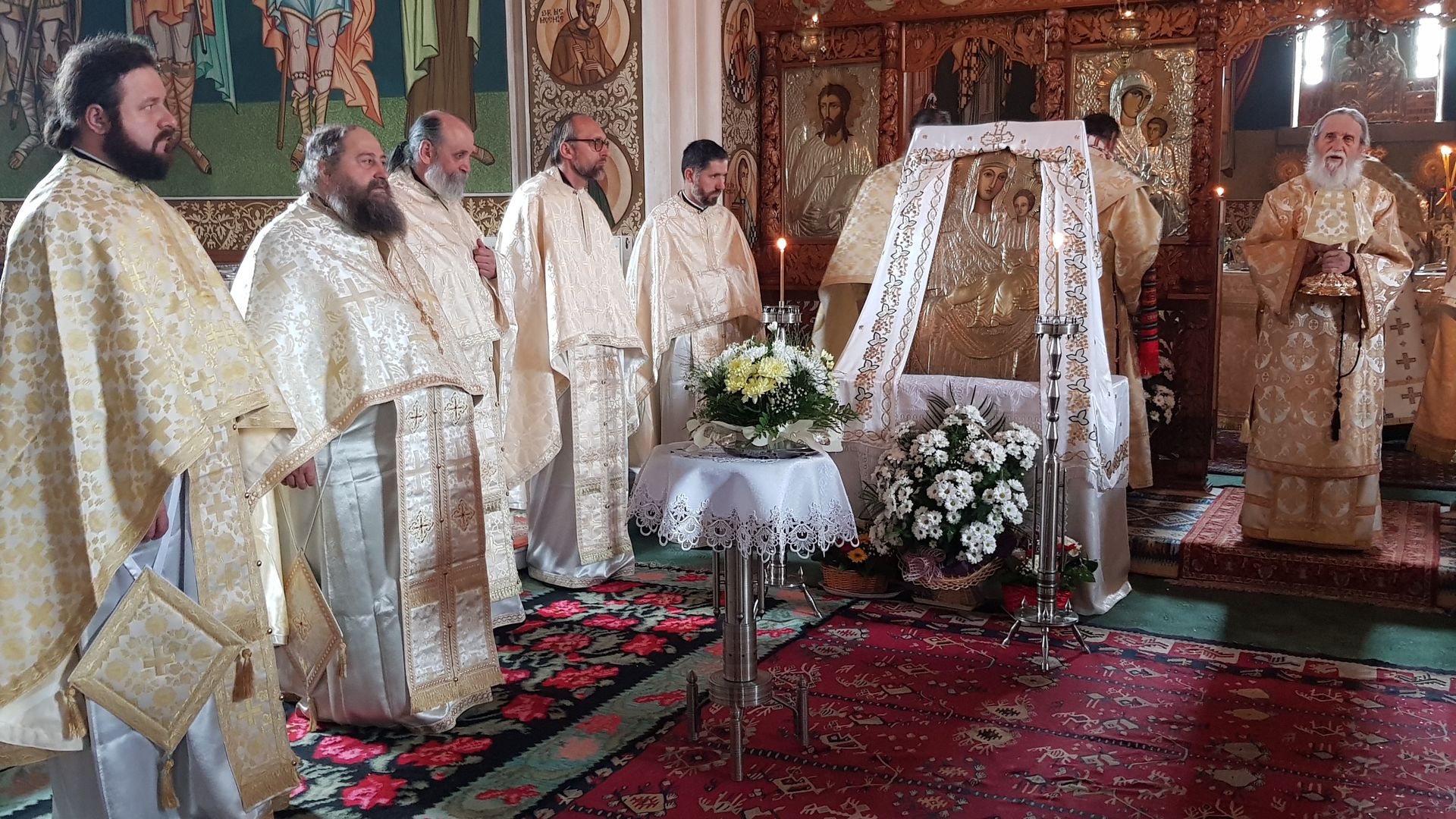 IPS Părinte Arhiepiscop Pimen prezent la hramul Parohiei Slătioara