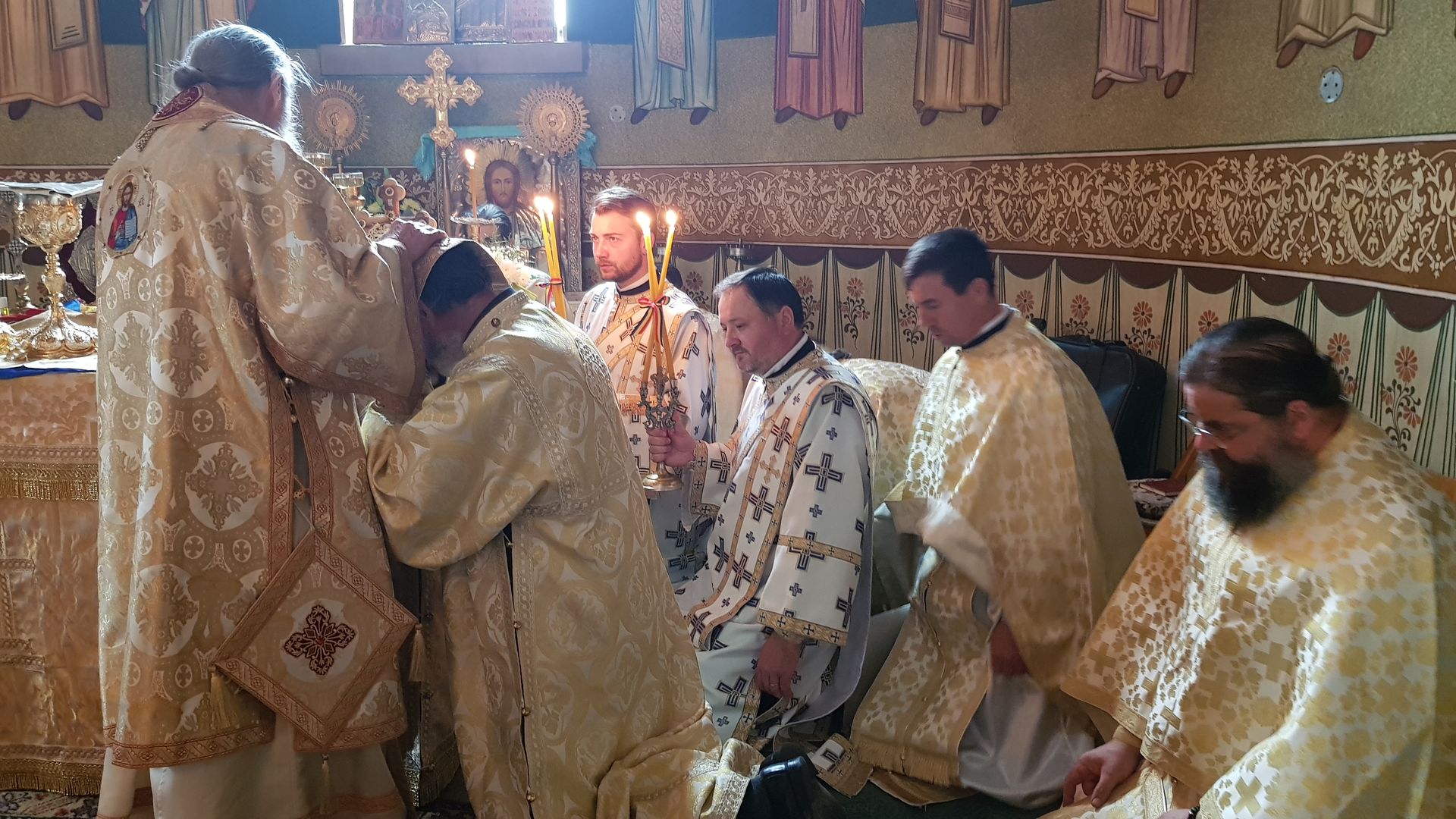 IPS Părinte Arhiepiscop Pimen prezent la hramul Parohiei Slătioara