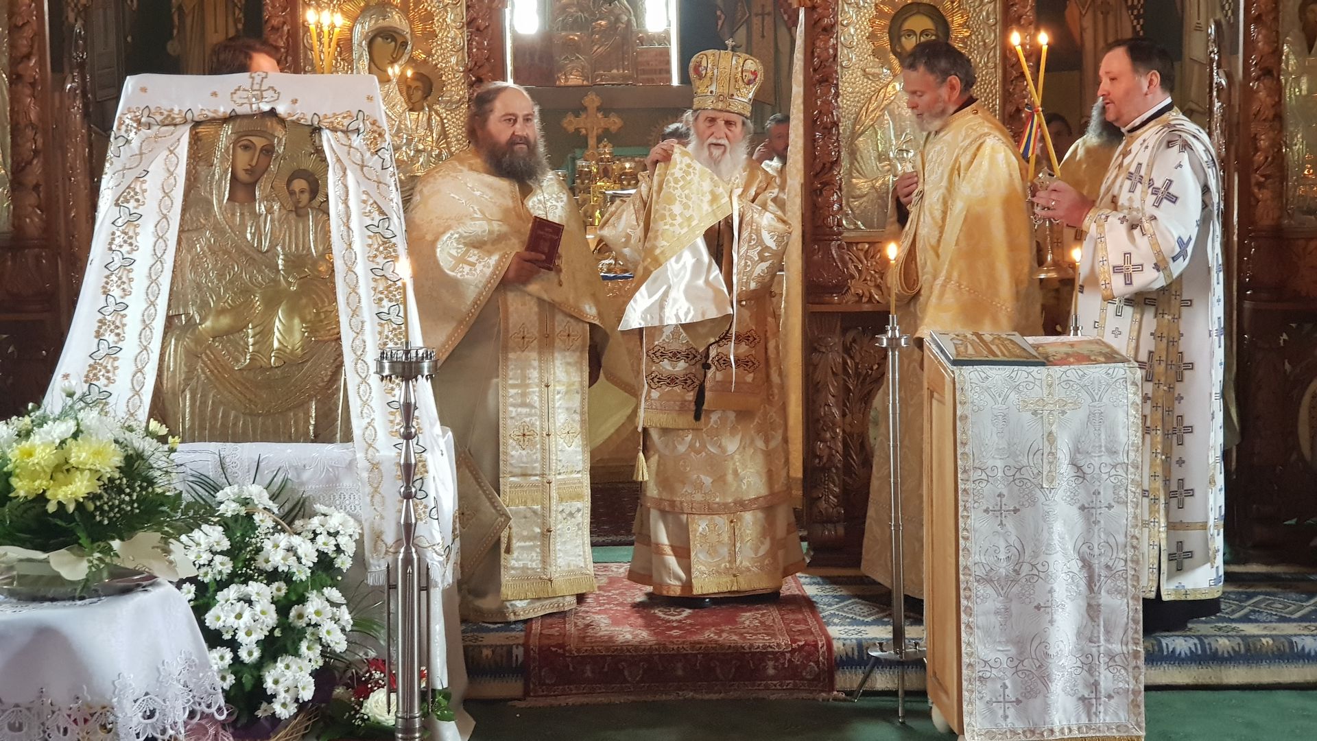 IPS Părinte Arhiepiscop Pimen prezent la hramul Parohiei Slătioara