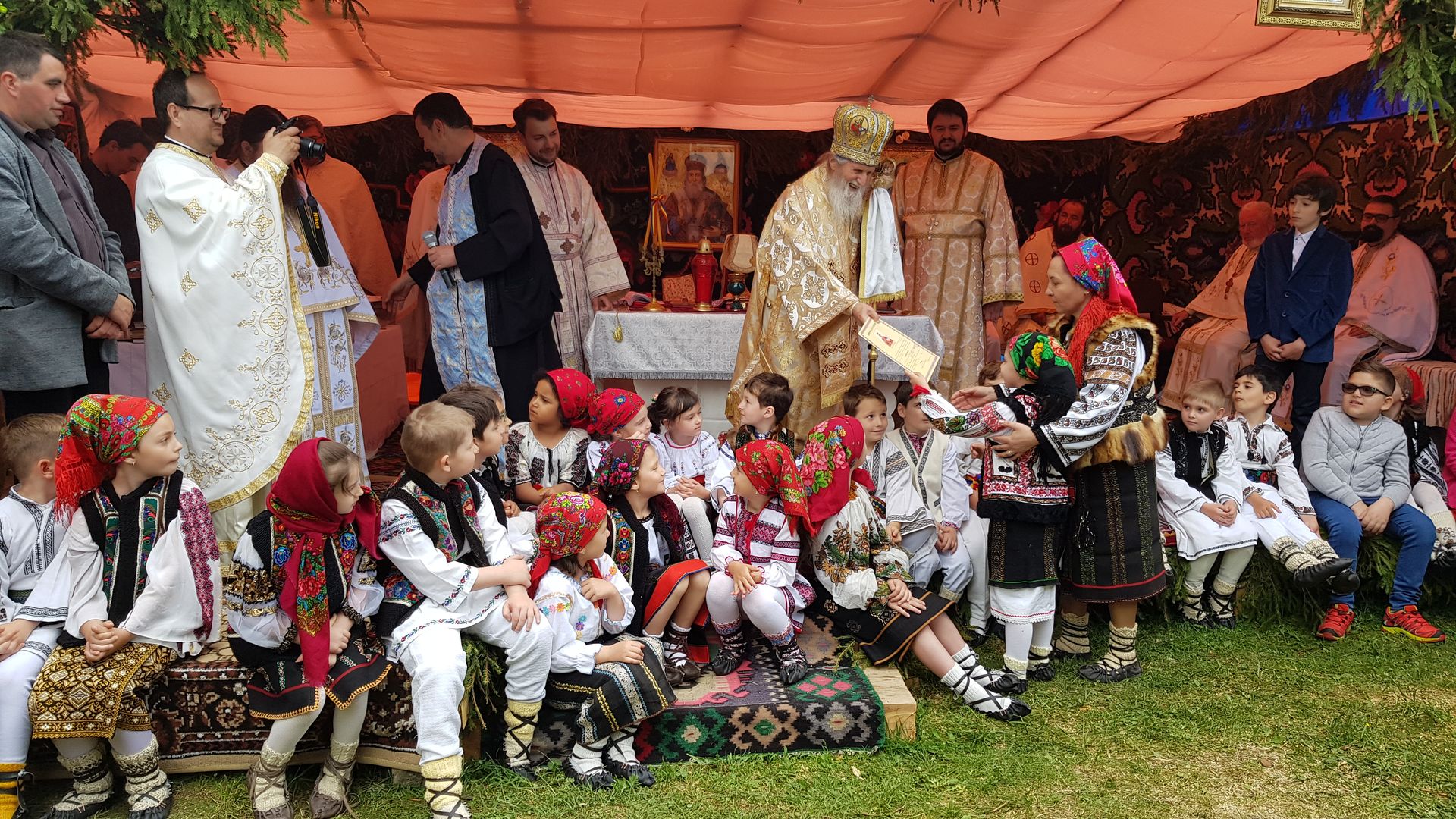 IPS Pimen a sfințit biserica Parohiei „Sfinții Apostoli” din Vatra Dornei