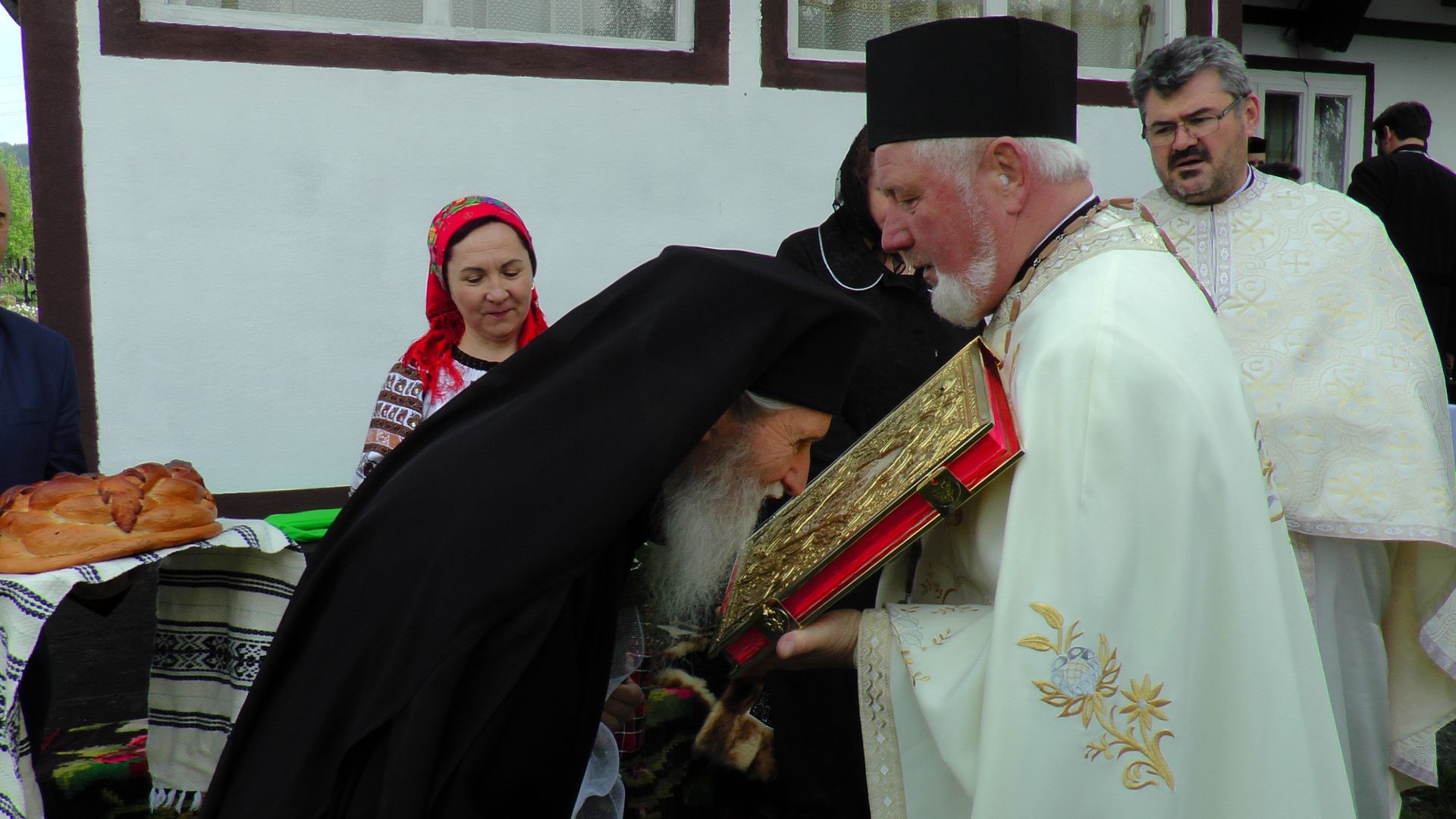 IPS Pimen a sfințit biserica Parohiei „Sfinții Apostoli” din Vatra Dornei