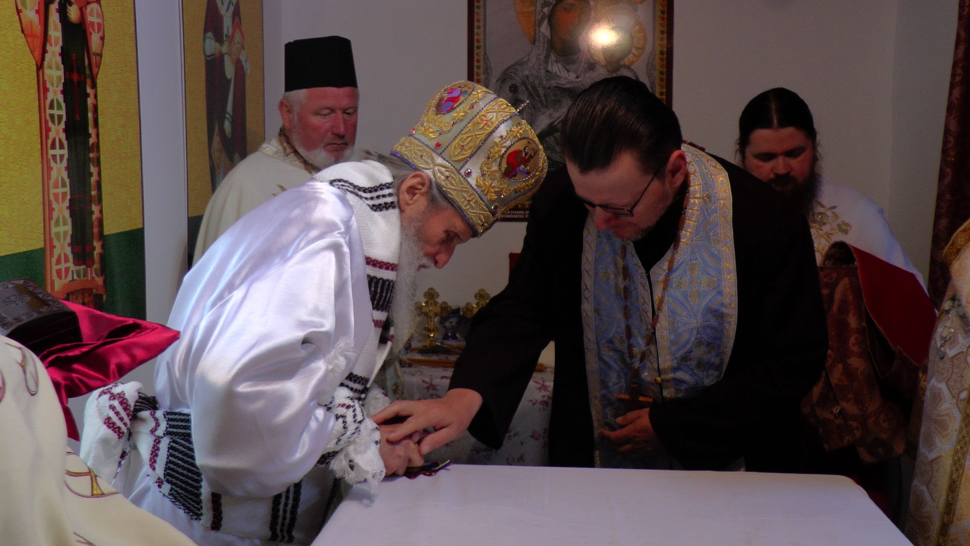 IPS Pimen a sfințit biserica Parohiei „Sfinții Apostoli” din Vatra Dornei