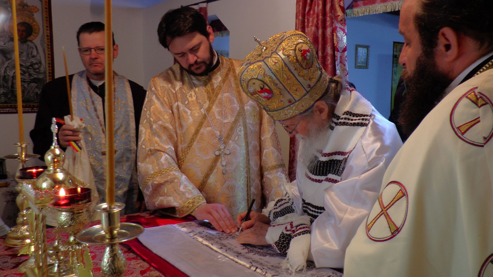 IPS Pimen a sfințit biserica Parohiei „Sfinții Apostoli” din Vatra Dornei