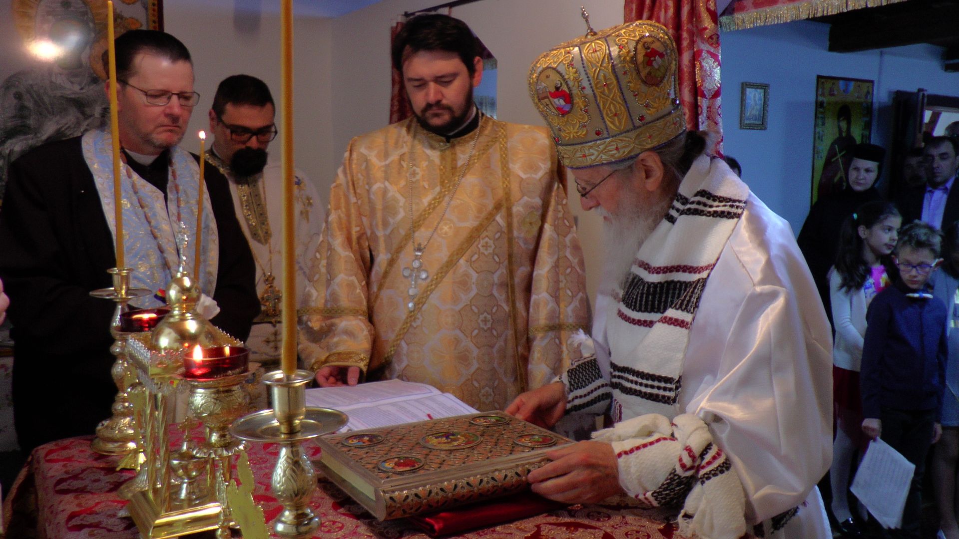 IPS Pimen a sfințit biserica Parohiei „Sfinții Apostoli” din Vatra Dornei