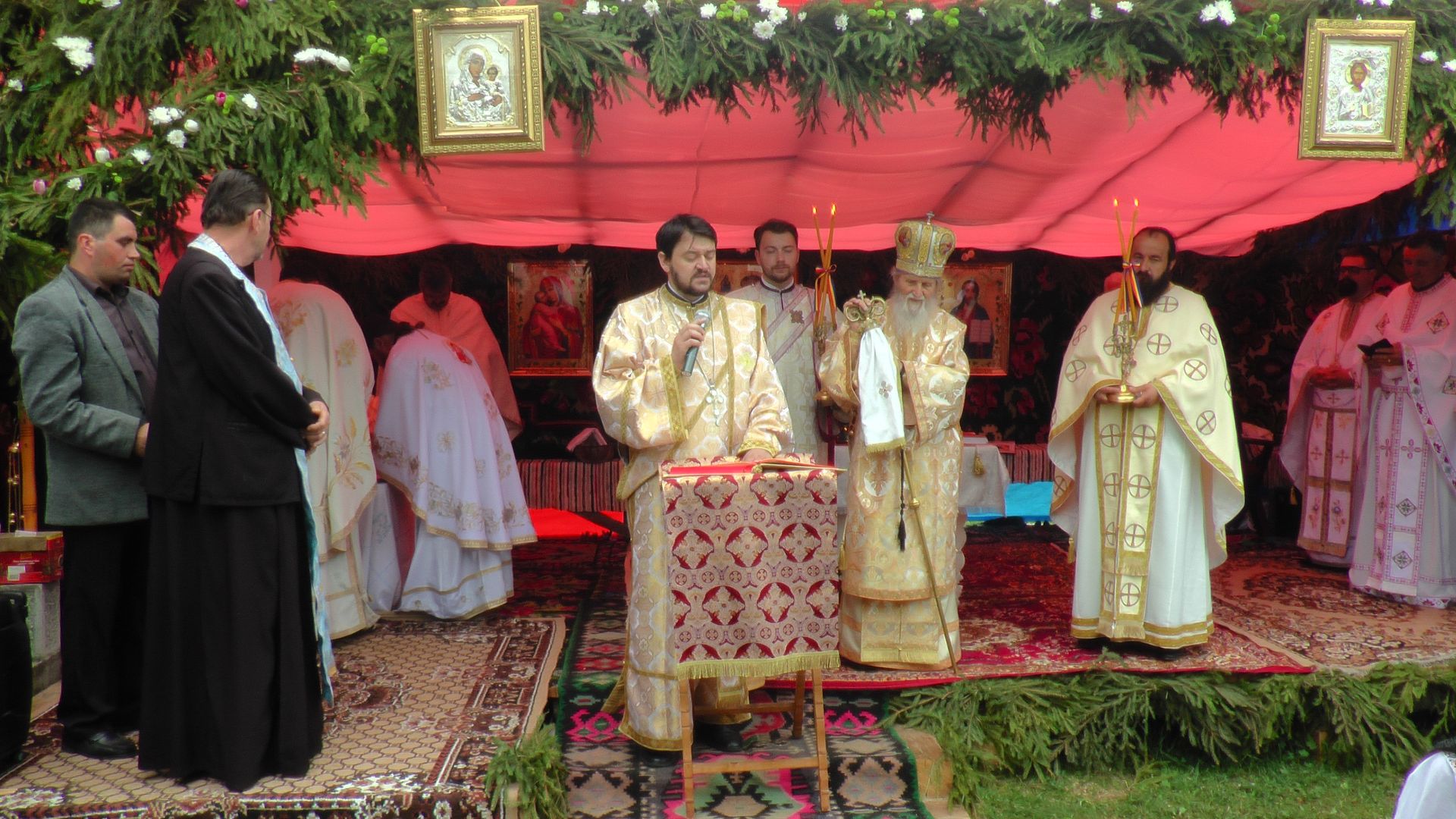 IPS Pimen a sfințit biserica Parohiei „Sfinții Apostoli” din Vatra Dornei