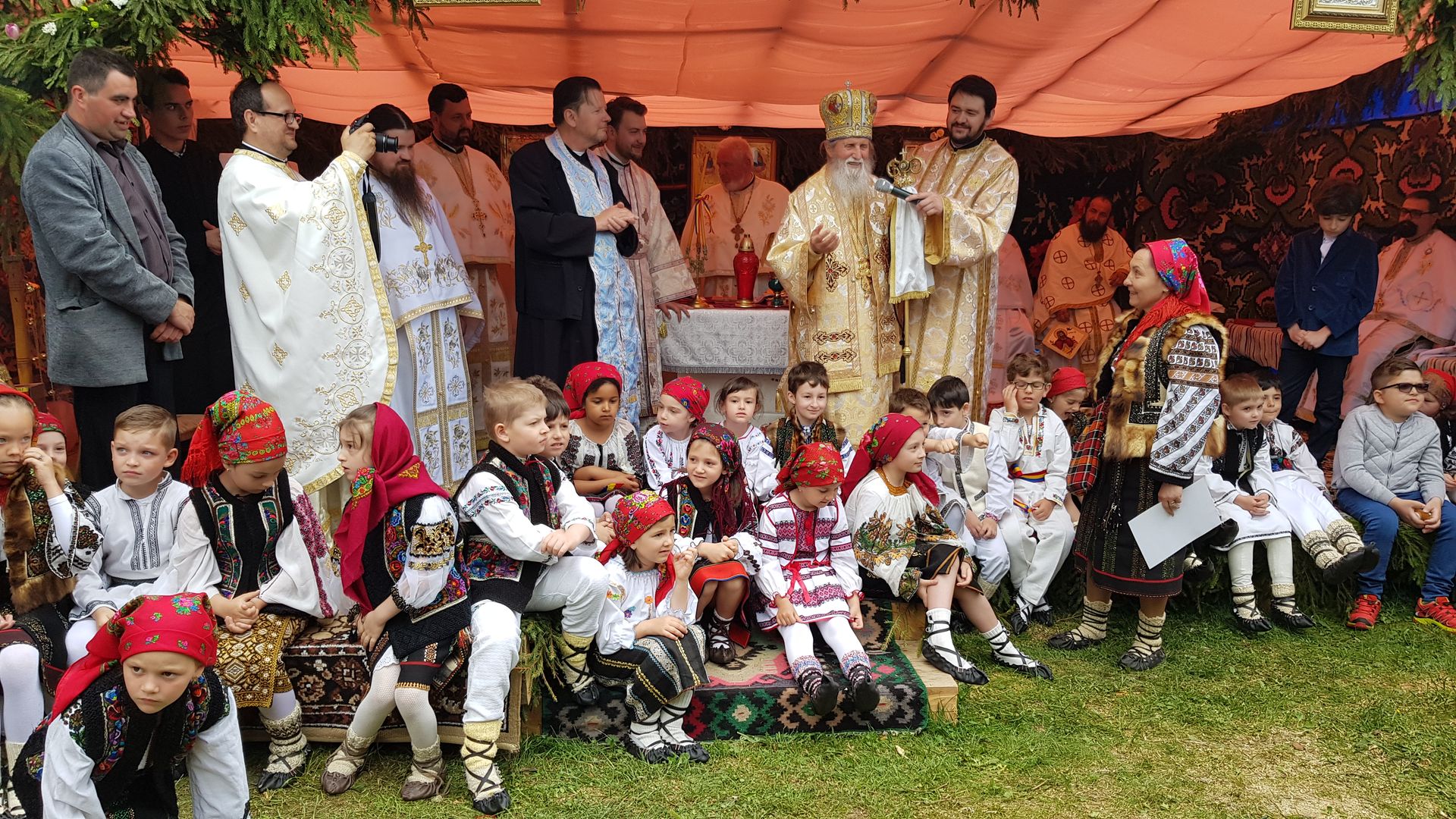 IPS Pimen a sfințit biserica Parohiei „Sfinții Apostoli” din Vatra Dornei