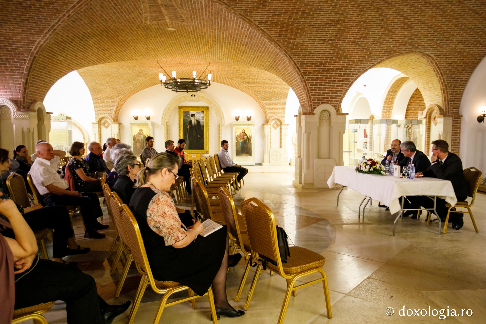 Editura Doxologia a lansat volumul „Darul desăvârșit” – Teodor Baconschi