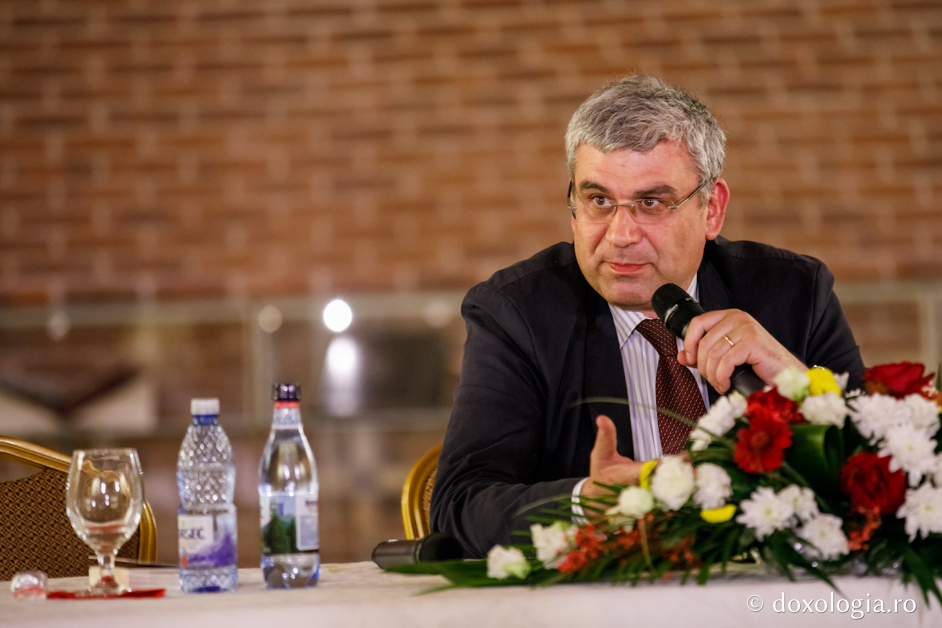 foto: pr. Silviu Cluci Editura Doxologia a lansat volumul „Darul desăvârșit” – Teodor Baconschi