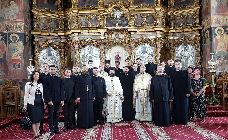 O nouă promoţie la Liceul Teologic „Episcop Melchisedec“ din Roman
