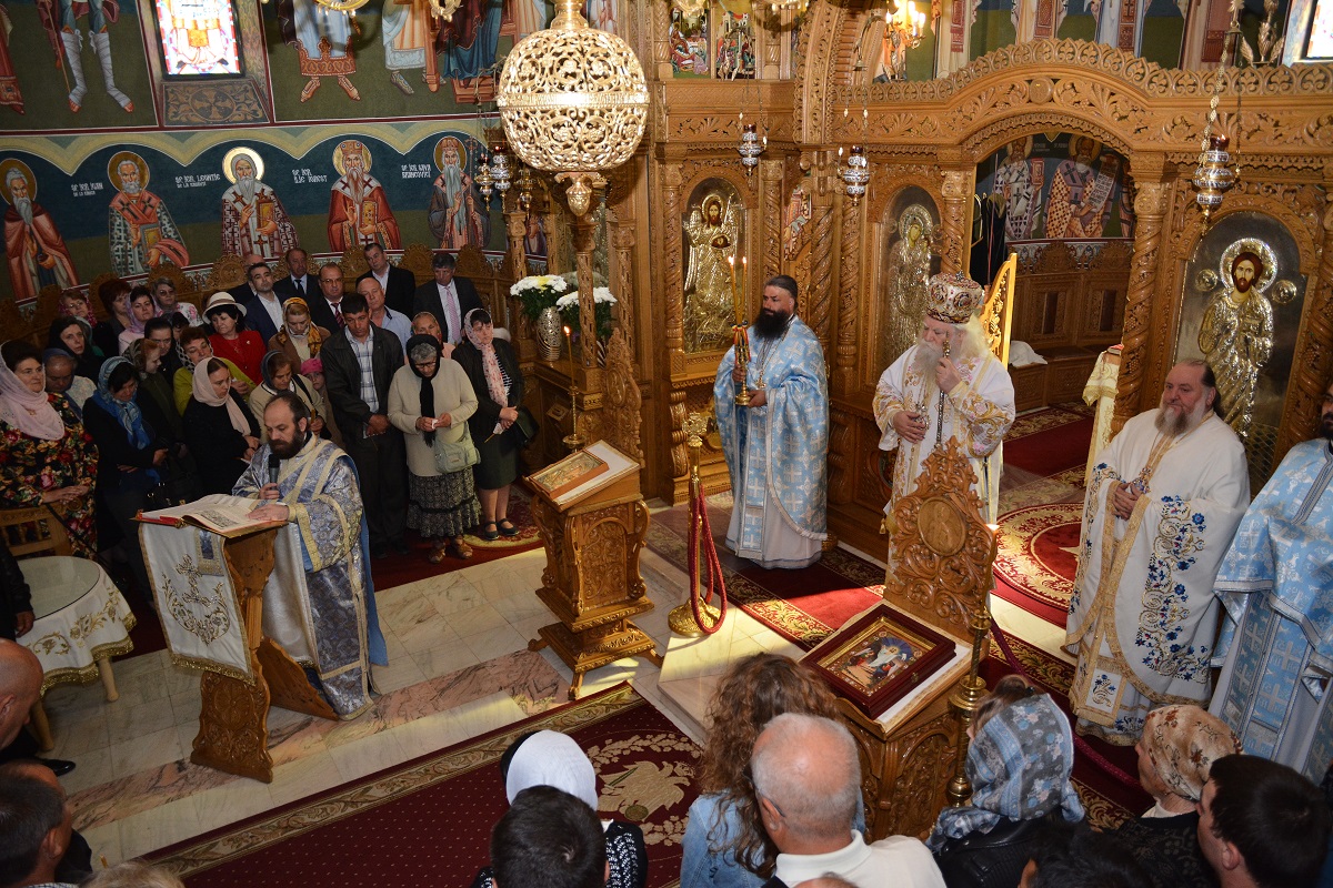 Slujbă arhierească la Mănăstirea Hadâmbu