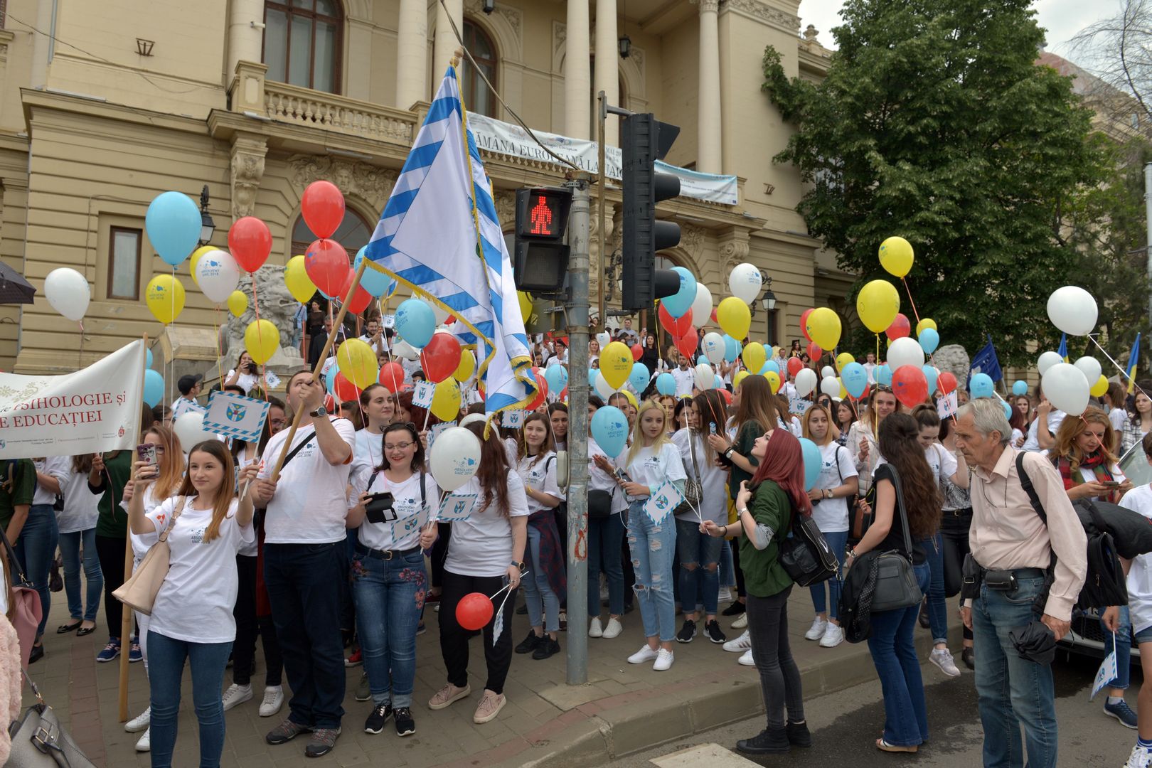 IPS Mitropolit Teofan prezent la Marșul Absolvenților 2018: „Dumnezeu vrea să fiți mulțumiți de tot ceea ce ați învățat”