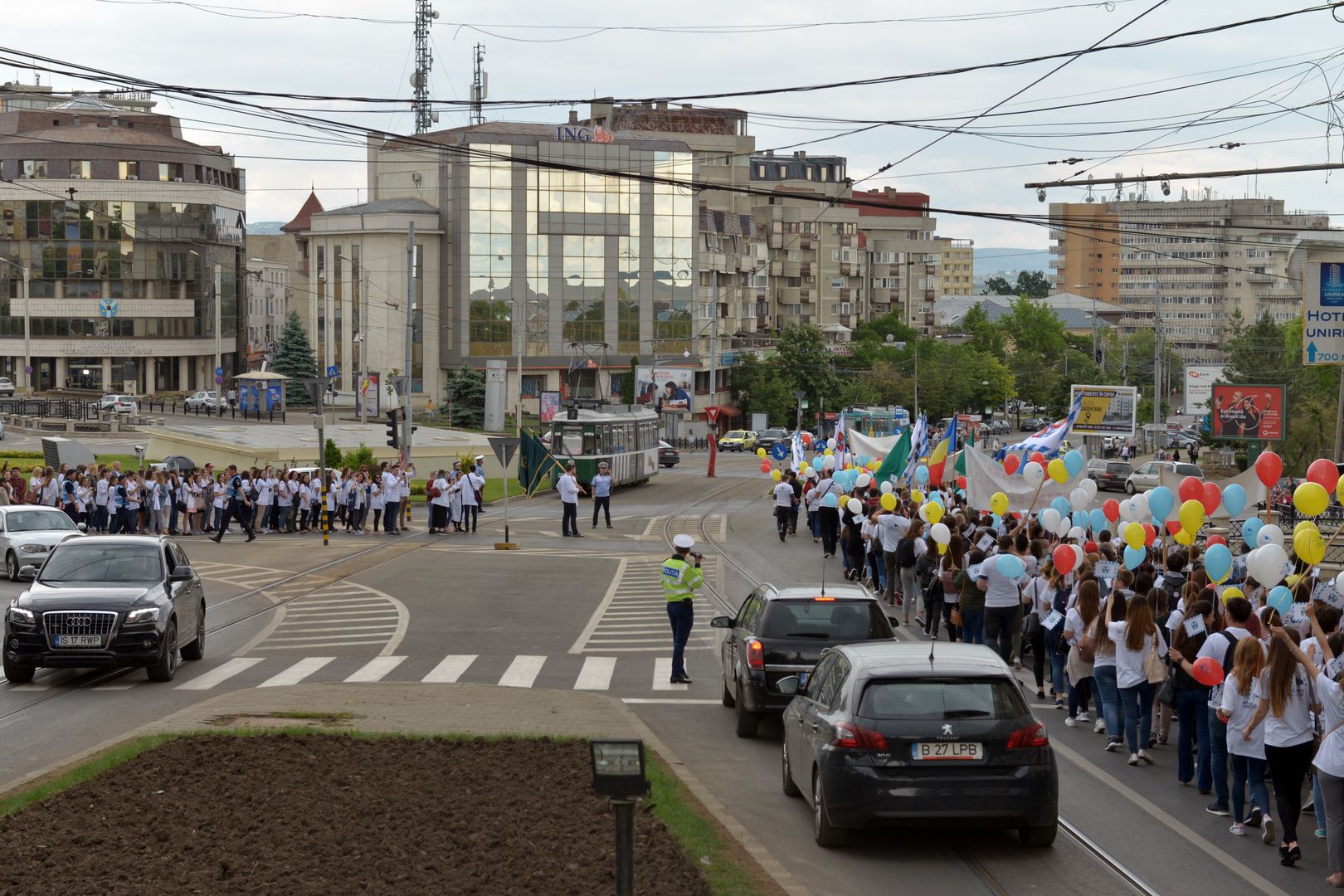 IPS Mitropolit Teofan prezent la Marșul Absolvenților 2018: „Dumnezeu vrea să fiți mulțumiți de tot ceea ce ați învățat”