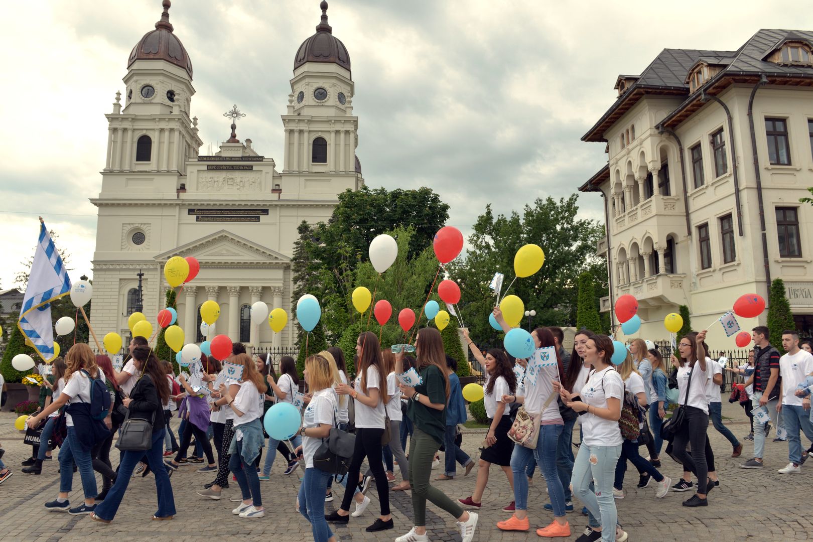 IPS Mitropolit Teofan prezent la Marșul Absolvenților 2018: „Dumnezeu vrea să fiți mulțumiți de tot ceea ce ați învățat”