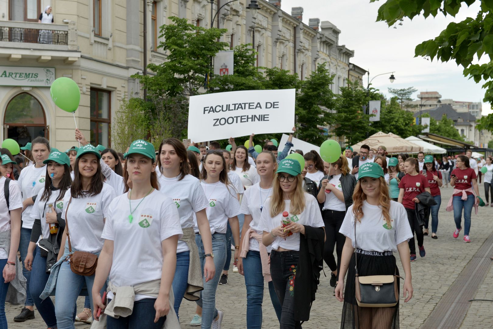 IPS Mitropolit Teofan prezent la Marșul Absolvenților 2018: „Dumnezeu vrea să fiți mulțumiți de tot ceea ce ați învățat”