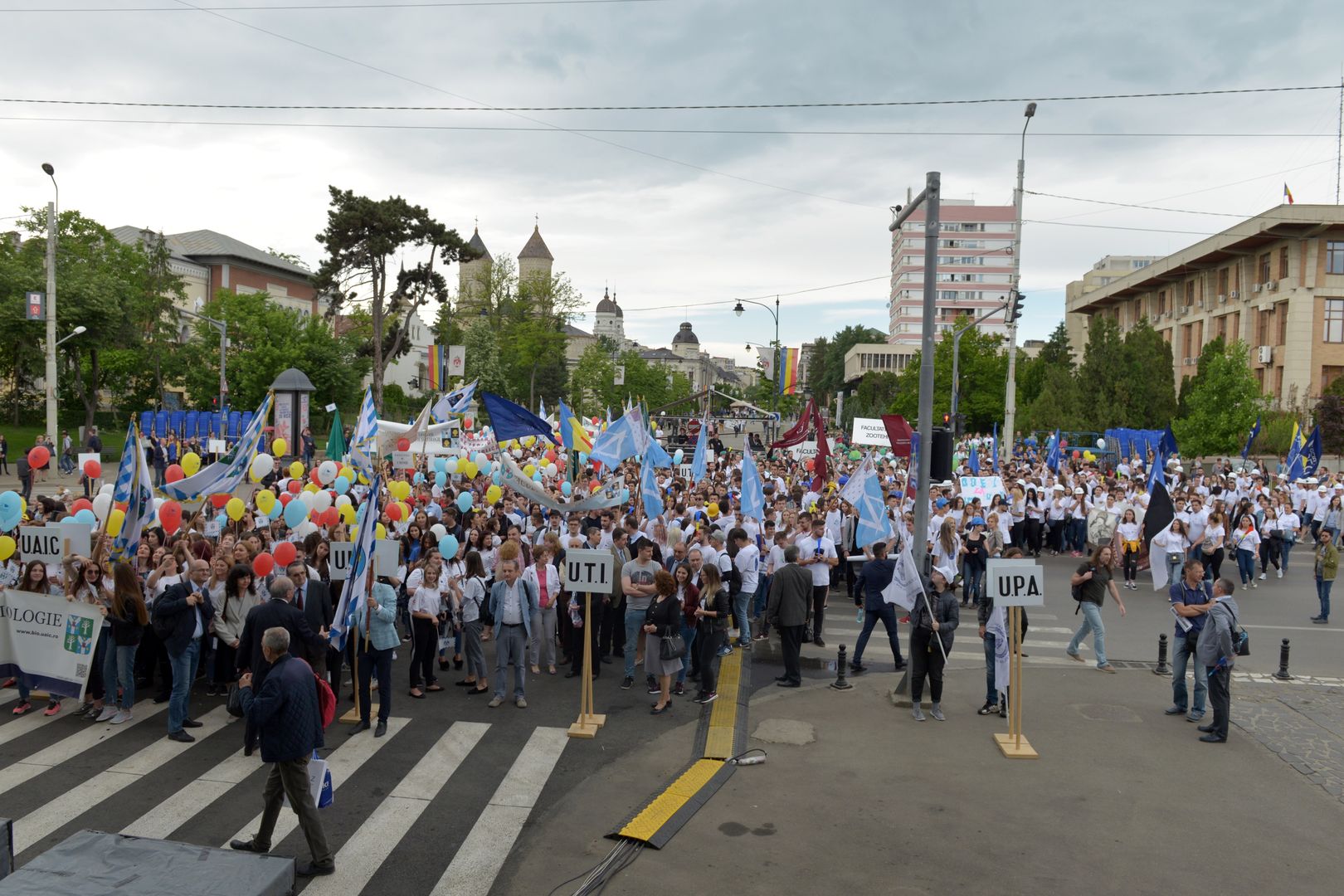IPS Mitropolit Teofan prezent la Marșul Absolvenților 2018: „Dumnezeu vrea să fiți mulțumiți de tot ceea ce ați învățat”