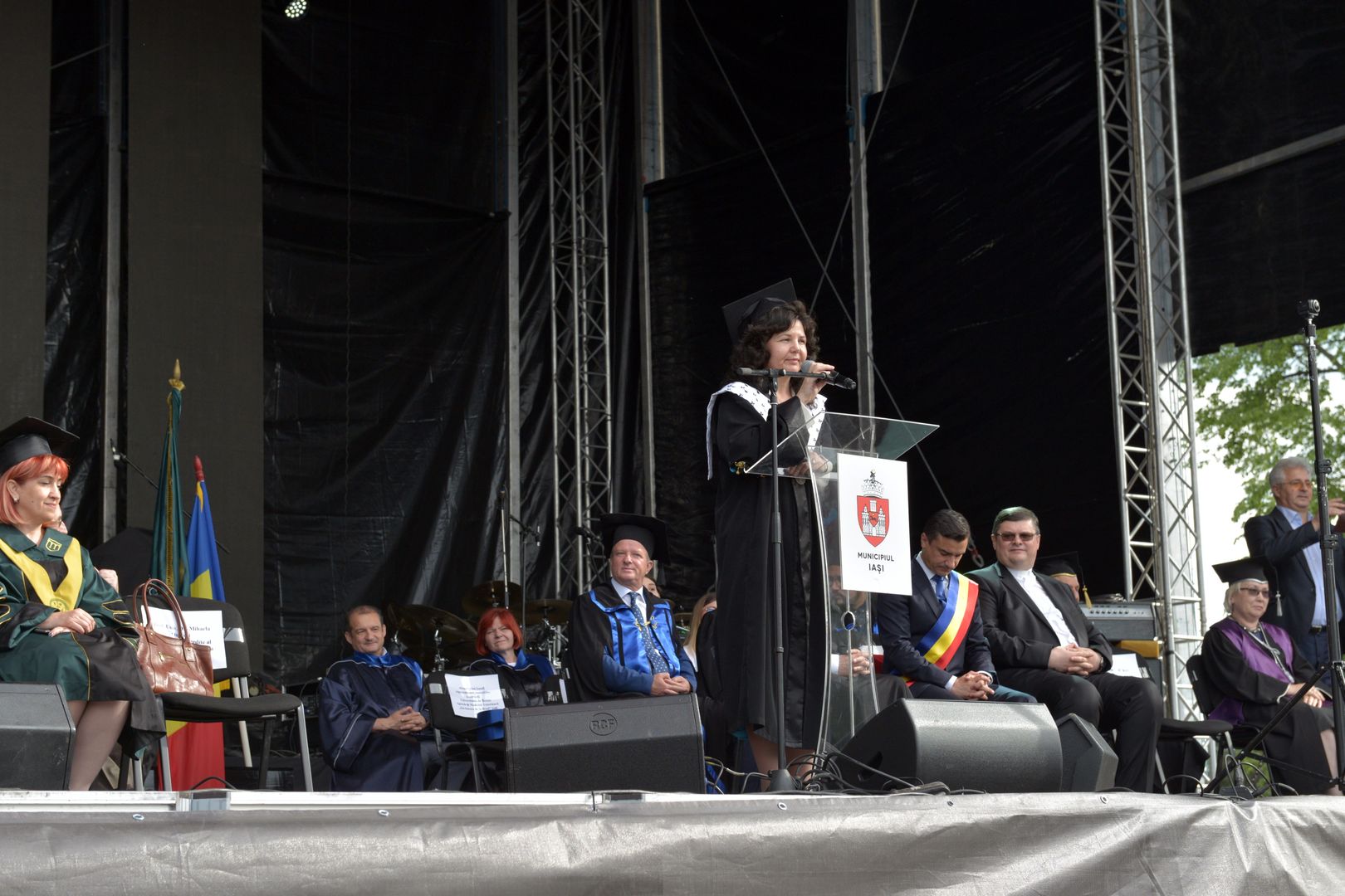 IPS Mitropolit Teofan prezent la Marșul Absolvenților 2018: „Dumnezeu vrea să fiți mulțumiți de tot ceea ce ați învățat”