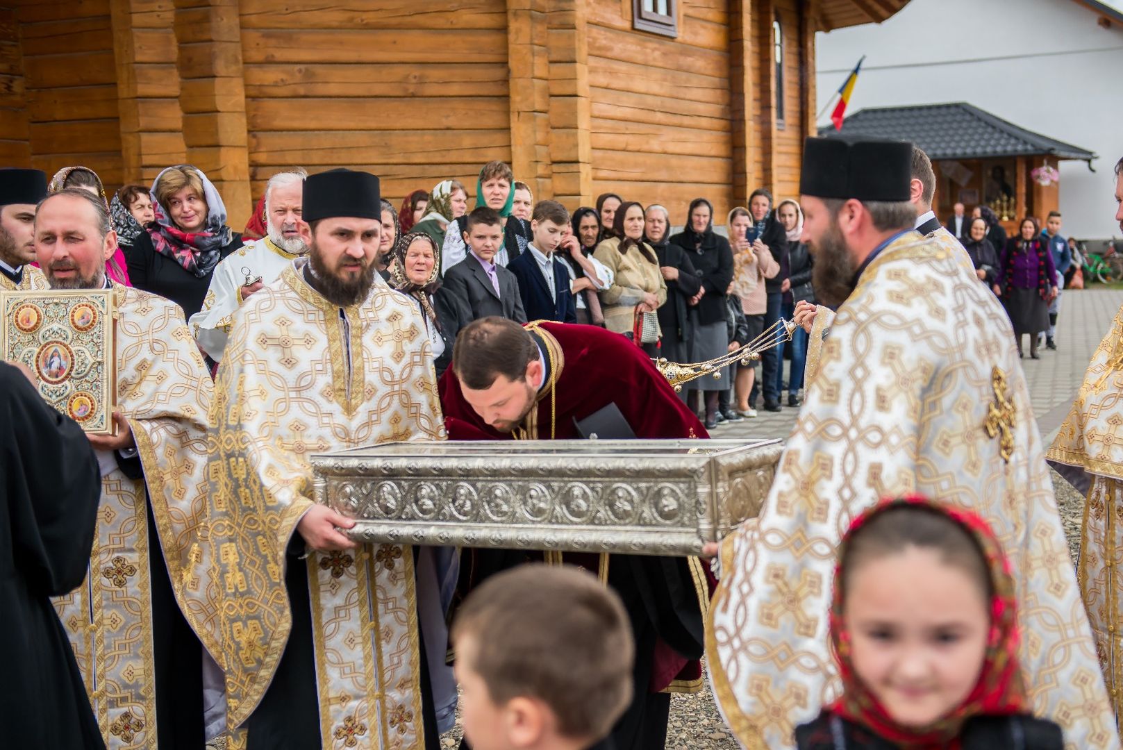 Binecuvântarea sfinților la Parohia Straja II din Suceava