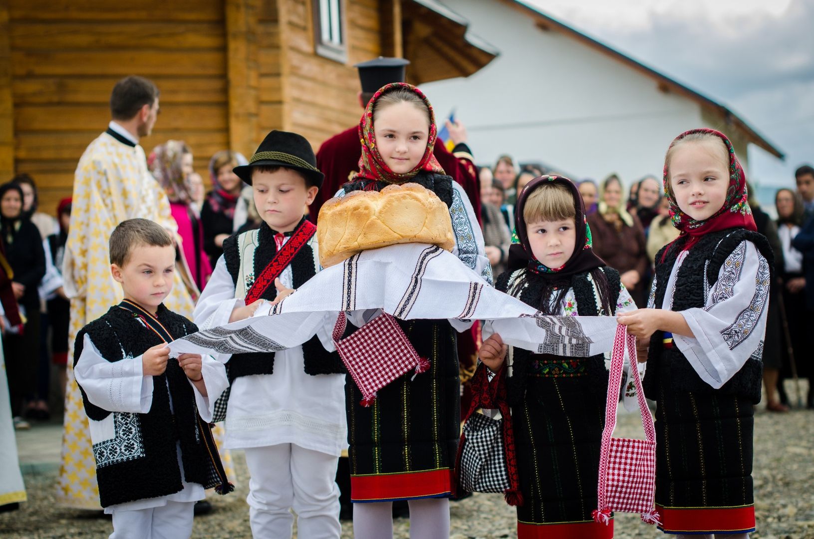 Binecuvântarea sfinților la Parohia Straja II din Suceava