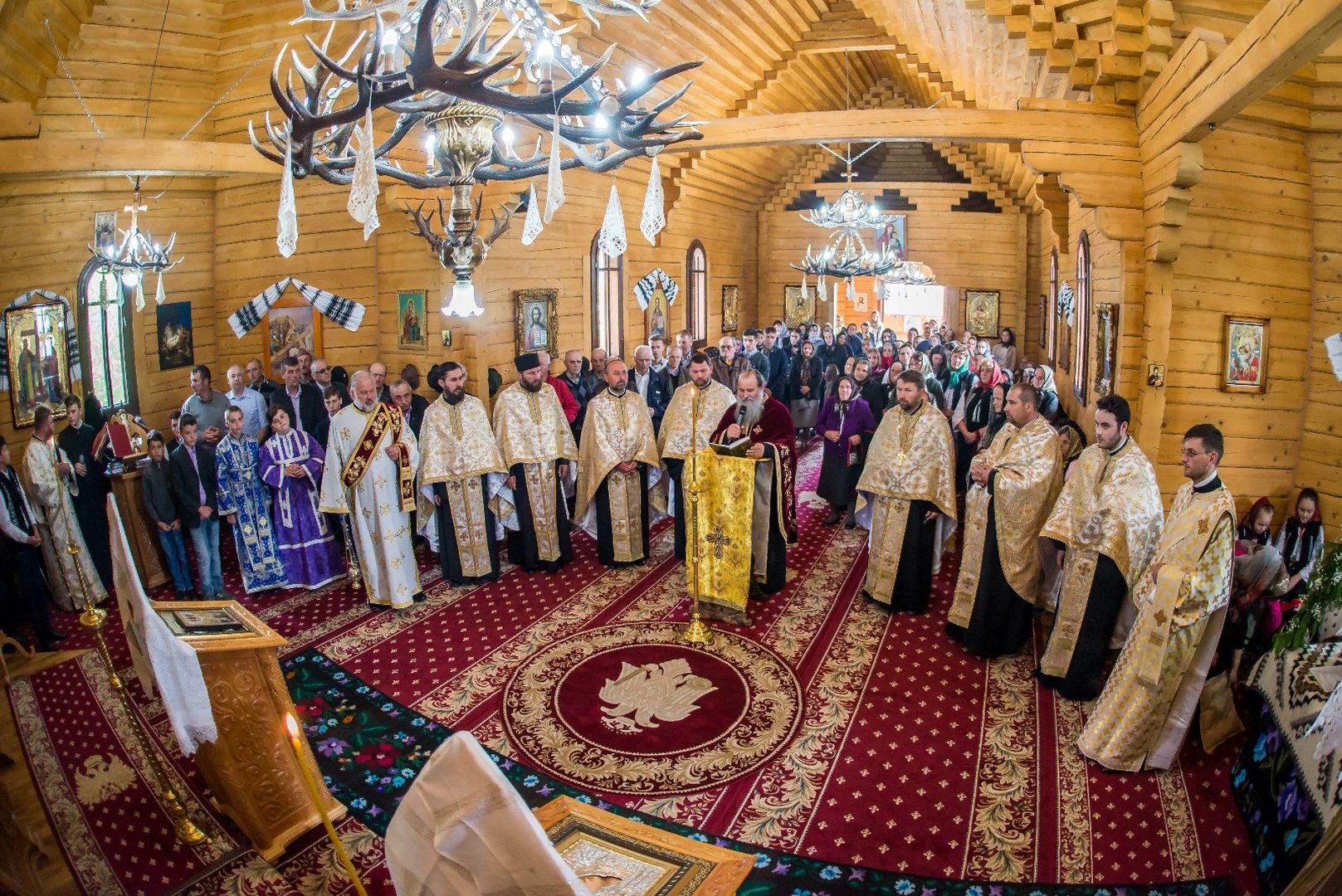 Binecuvântarea sfinților la Parohia Straja II din Suceava