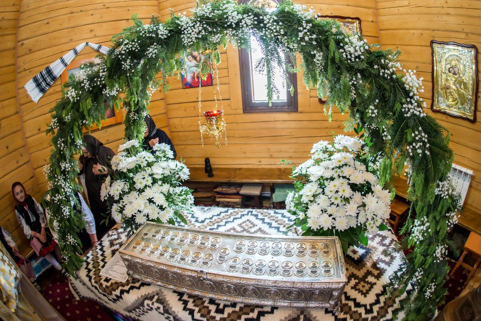 Binecuvântarea sfinților la Parohia Straja II din Suceava