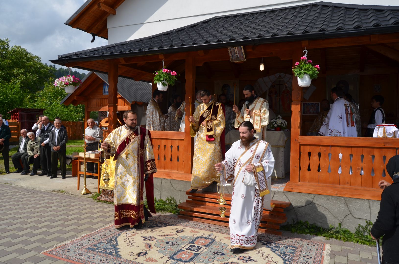 Binecuvântarea sfinților la Parohia Straja II din Suceava