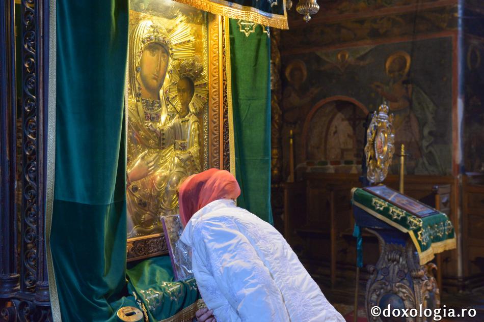 O nouă sărbătoare în calendarul Bisericii Ortodoxe Române: Cinstirea Sfintei Icoane a Maicii Domnului „Îndrumătoarea”