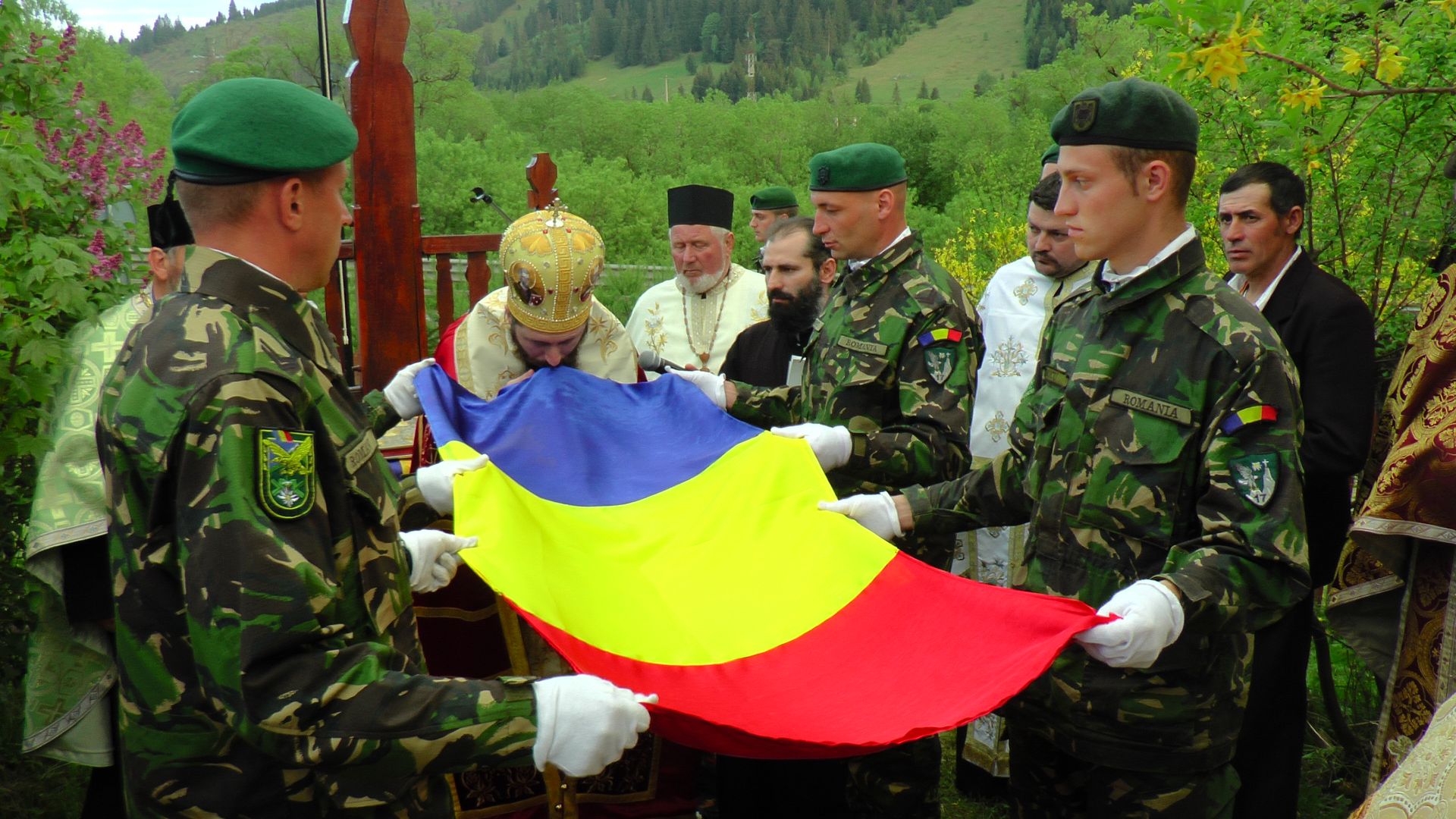 Festival de Artă Muzicală la Dorna Candreni – PS Damaschin Dorneanul: „Nu suntem numai trup, ci și suflet, iar acesta rămâne în veșnicie”