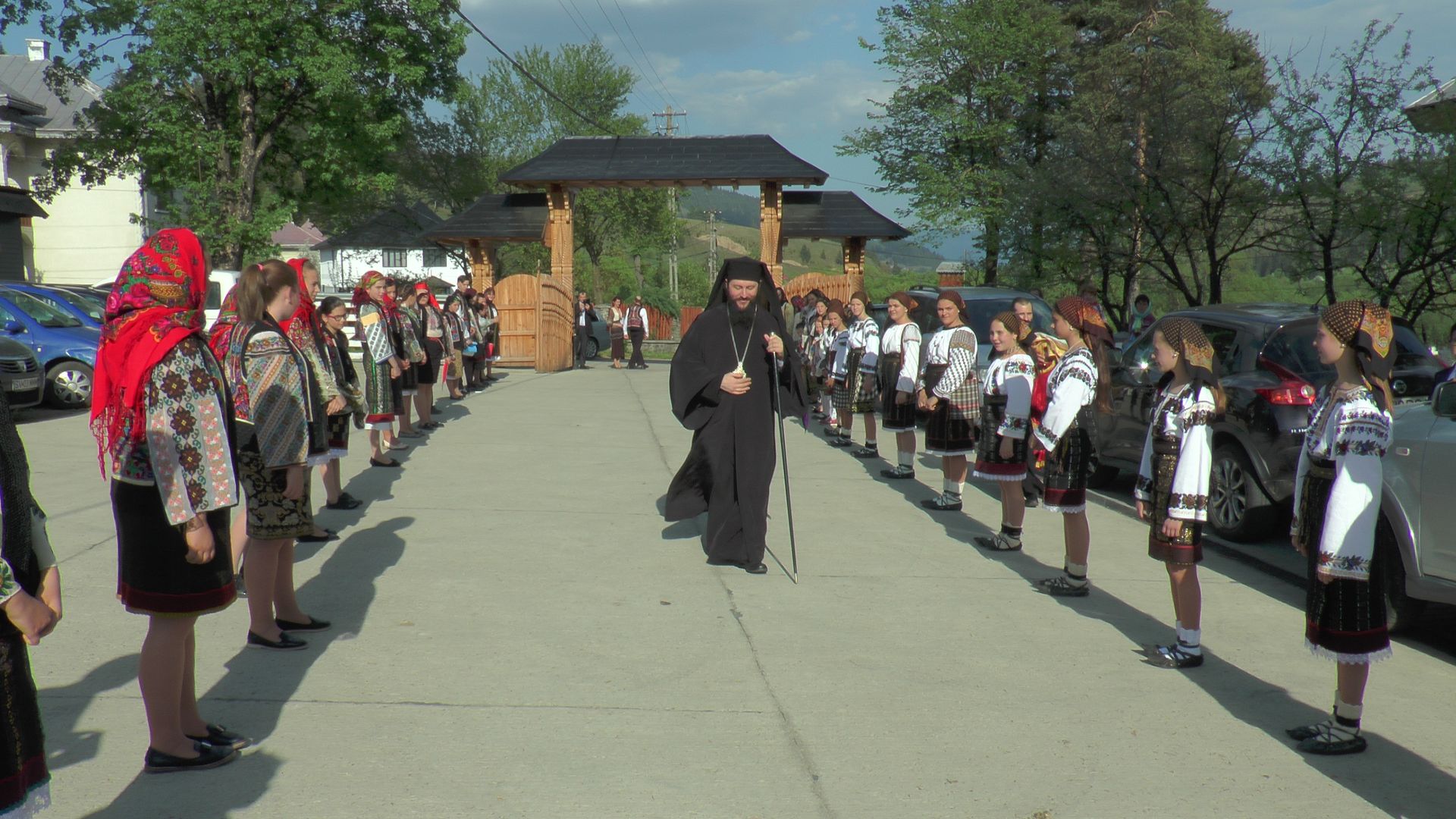 Festival de Artă Muzicală la Dorna Candreni – PS Damaschin Dorneanul: „Nu suntem numai trup, ci și suflet, iar acesta rămâne în veșnicie”