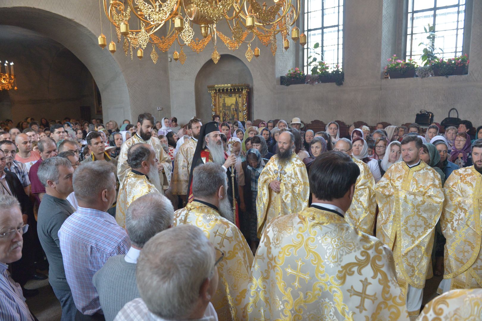 IPS Mitropolit Teofan a slujit la Biserica Vovidenia din Botoșani