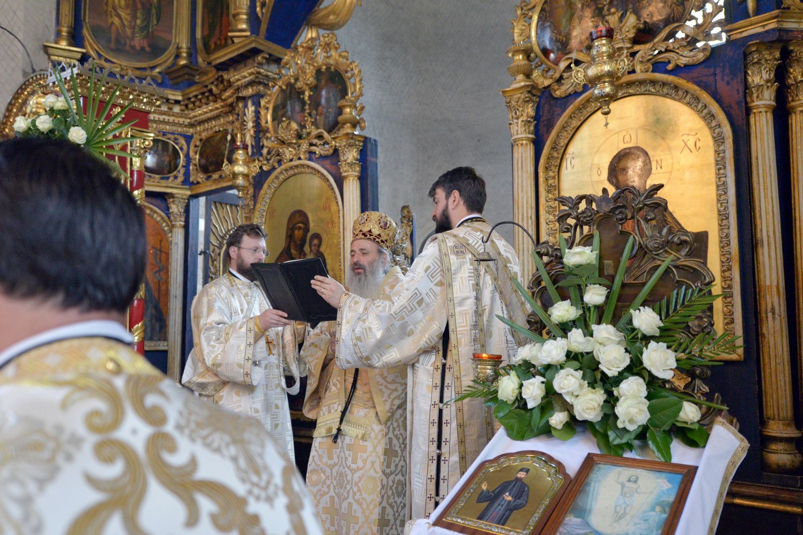 IPS Mitropolit Teofan a slujit la Biserica Vovidenia din Botoșani