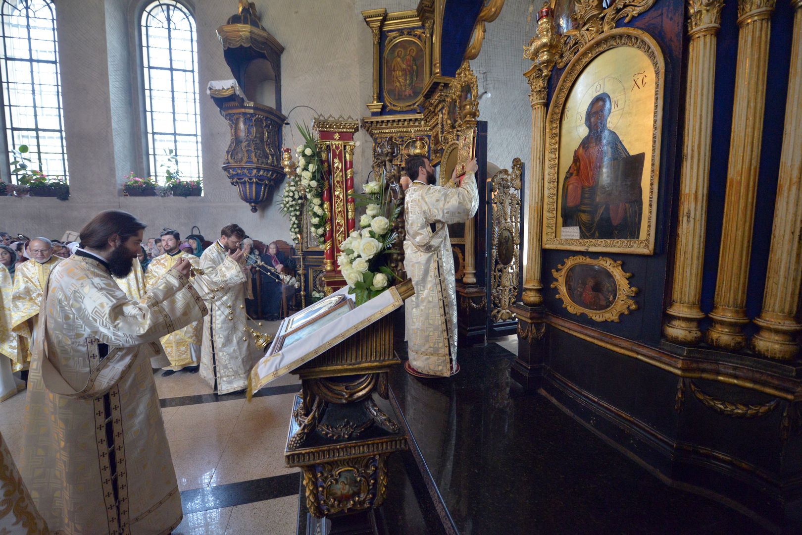 IPS Mitropolit Teofan a slujit la Biserica Vovidenia din Botoșani