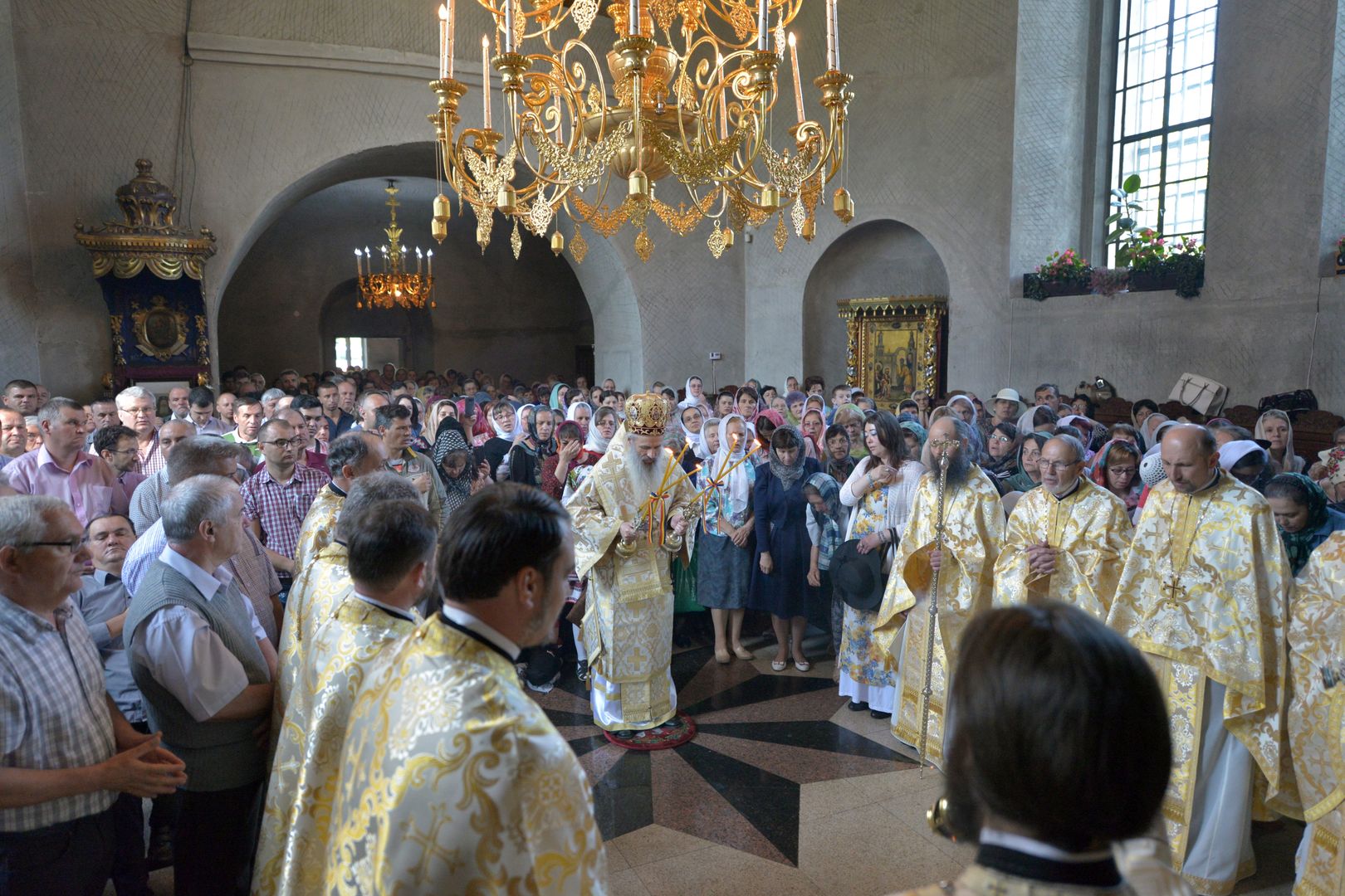 IPS Mitropolit Teofan a slujit la Biserica Vovidenia din Botoșani