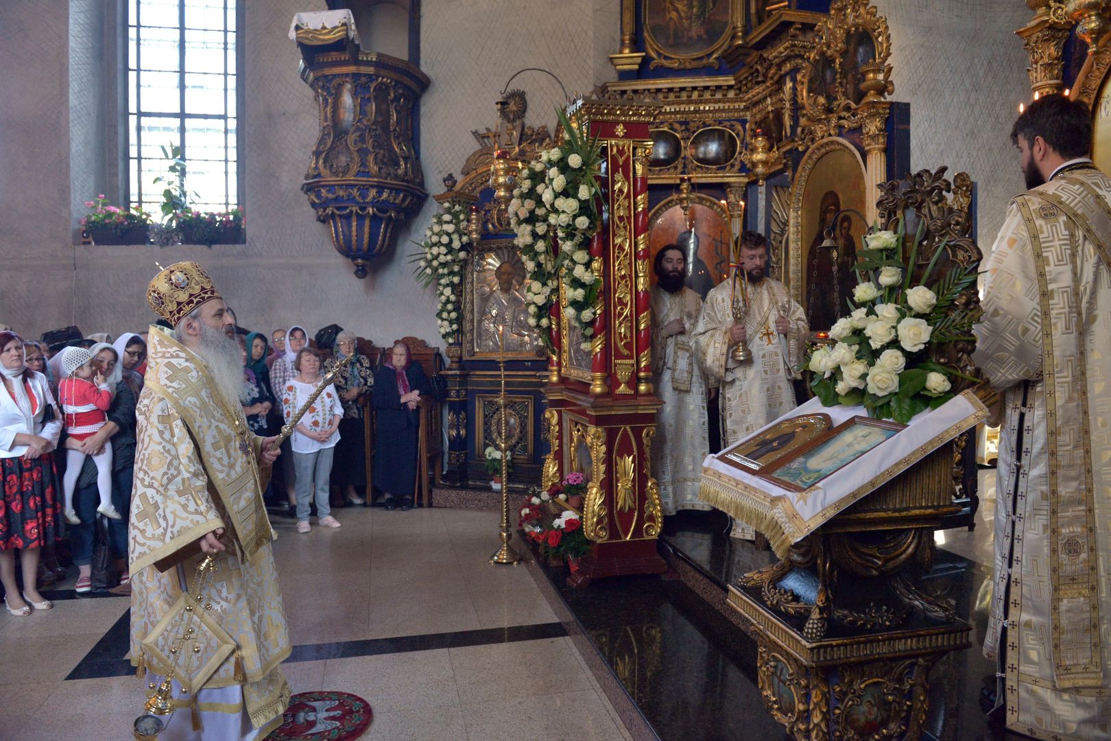IPS Mitropolit Teofan a slujit la Biserica Vovidenia din Botoșani