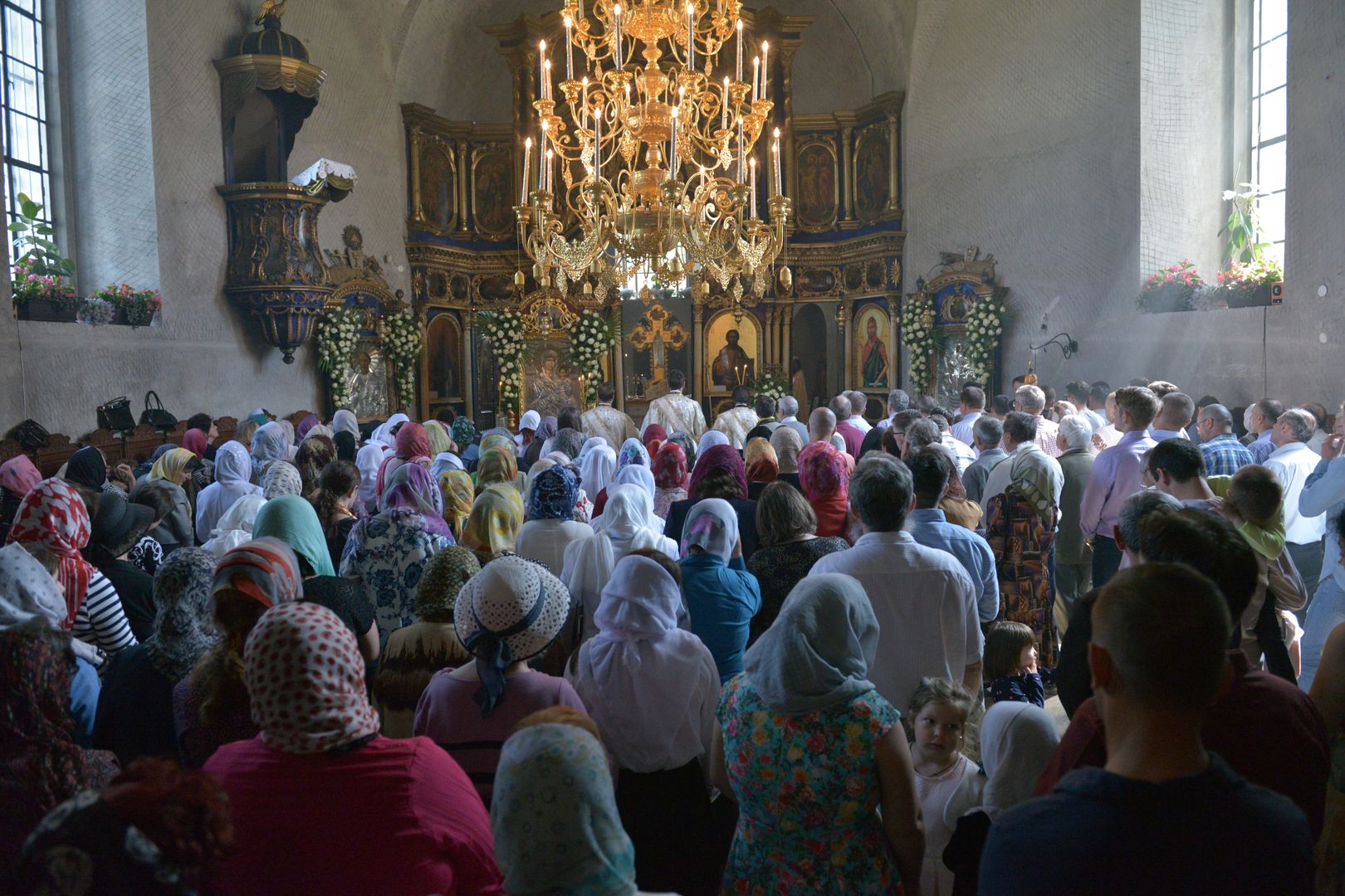 IPS Mitropolit Teofan a slujit la Biserica Vovidenia din Botoșani