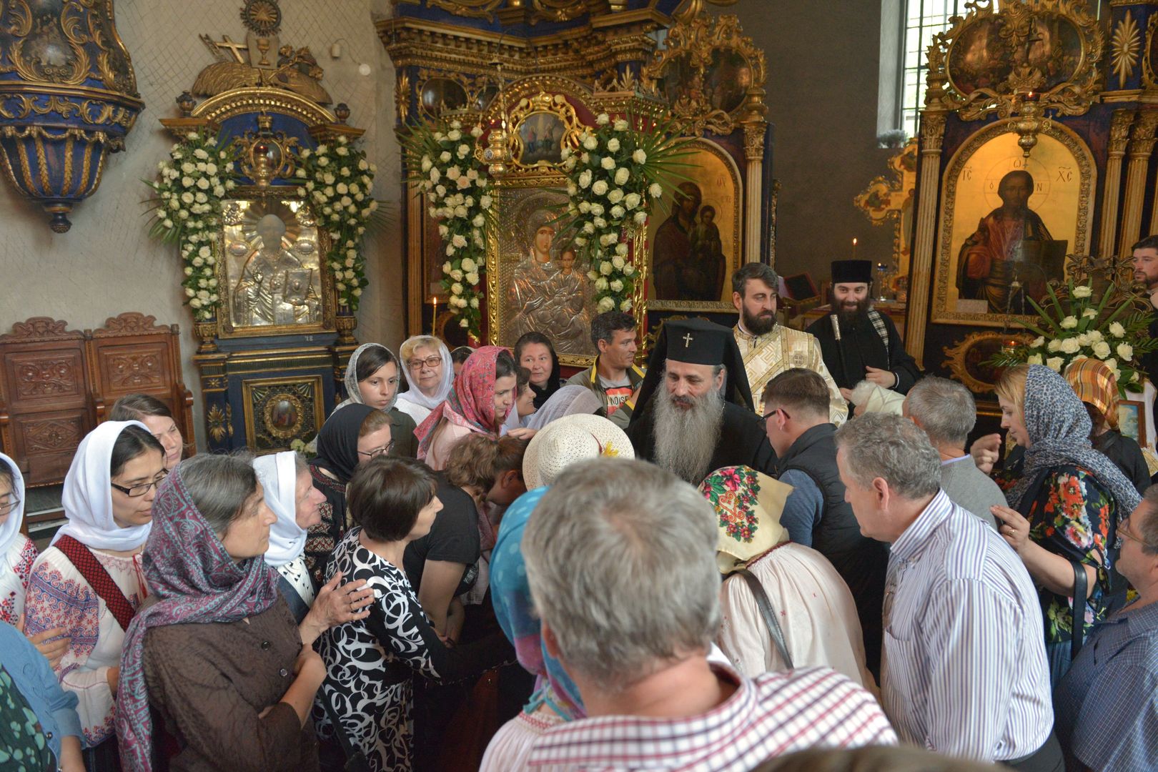 IPS Mitropolit Teofan a slujit la Biserica Vovidenia din Botoșani