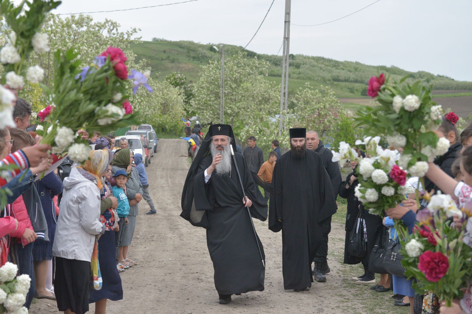 IPS Teofan la Parohia Drăgănești: „Va veni vremea când adevărații închinători se vor închina Tătălui iar aceasta este vremea Bisericii, a creștinilor”