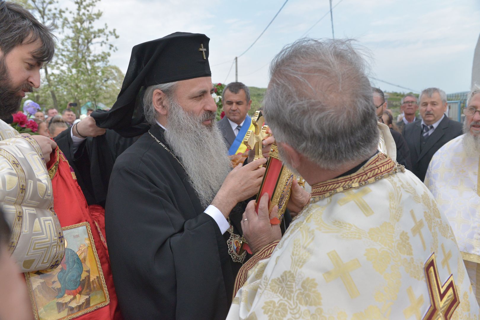 IPS Teofan la Parohia Drăgănești: „Va veni vremea când adevărații închinători se vor închina Tătălui iar aceasta este vremea Bisericii, a creștinilor”