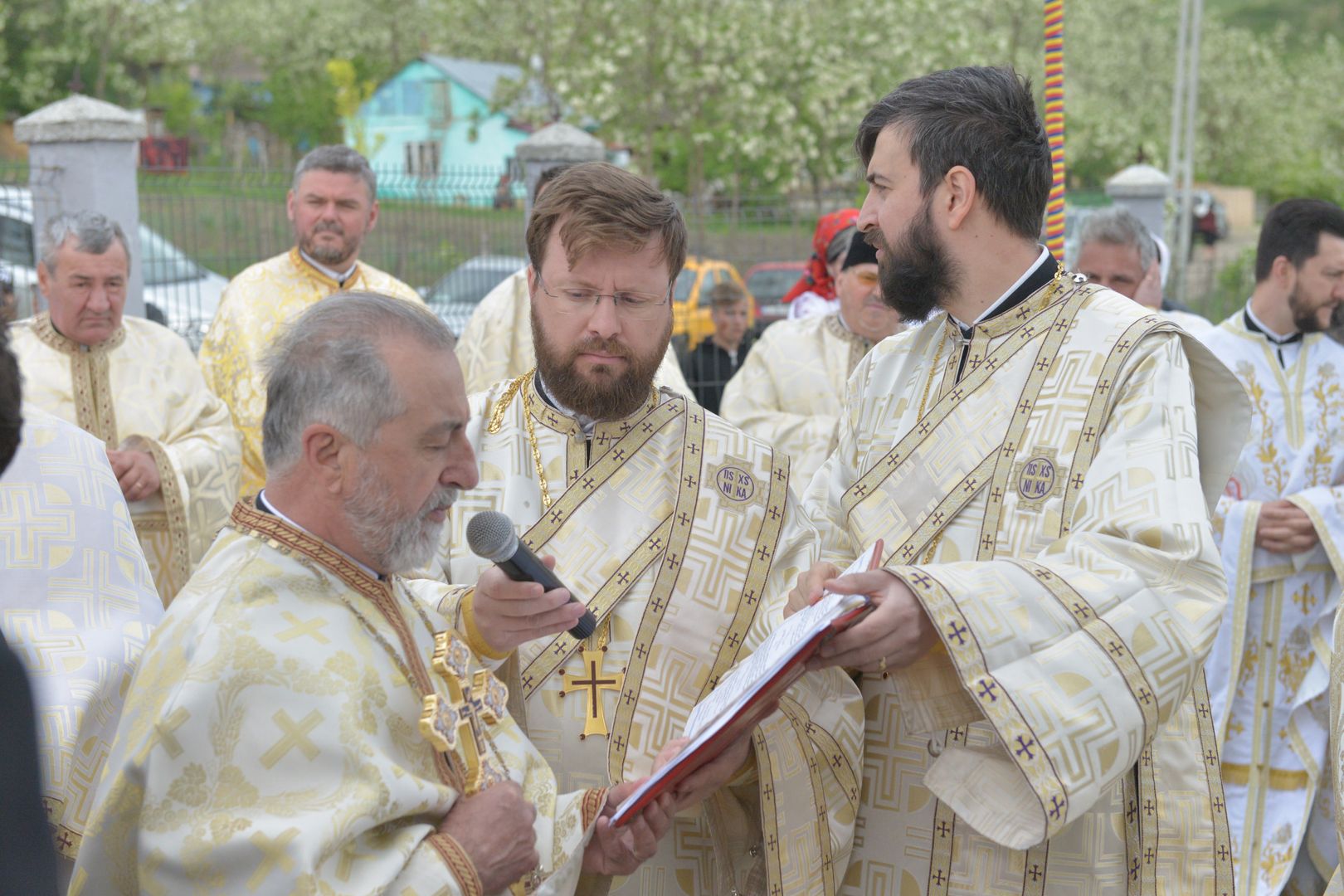 IPS Teofan la Parohia Drăgănești: „Va veni vremea când adevărații închinători se vor închina Tătălui iar aceasta este vremea Bisericii, a creștinilor”