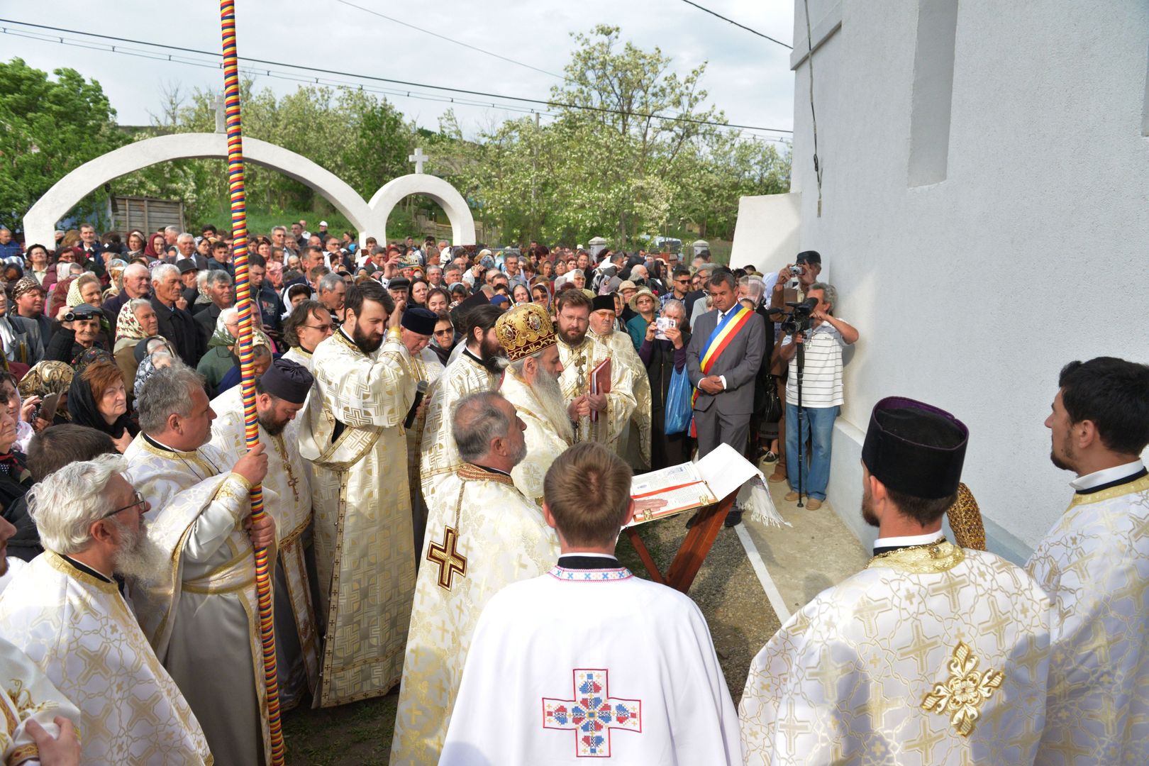 IPS Teofan la Parohia Drăgănești: „Va veni vremea când adevărații închinători se vor închina Tătălui iar aceasta este vremea Bisericii, a creștinilor”