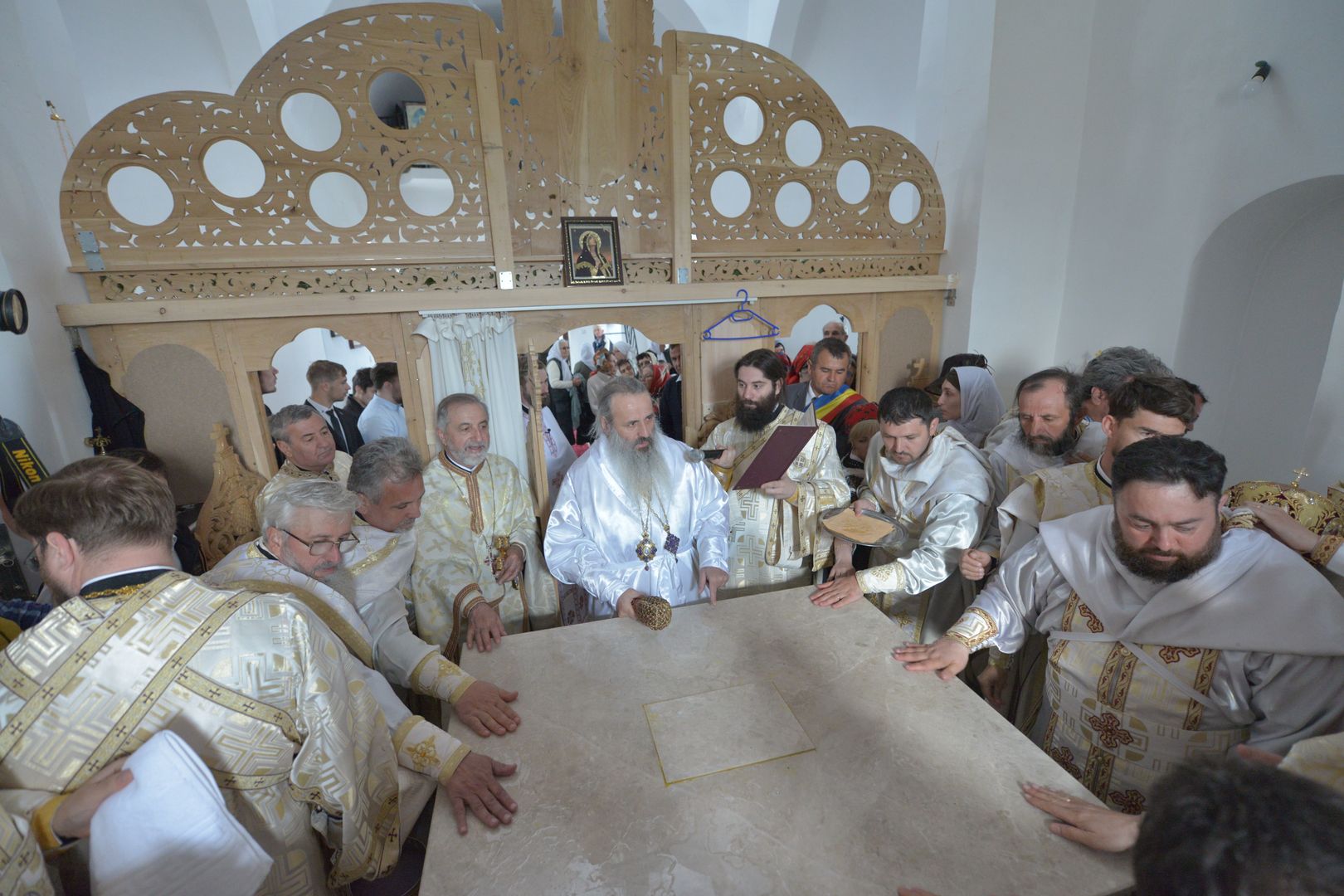 IPS Teofan la Parohia Drăgănești: „Va veni vremea când adevărații închinători se vor închina Tătălui iar aceasta este vremea Bisericii, a creștinilor”