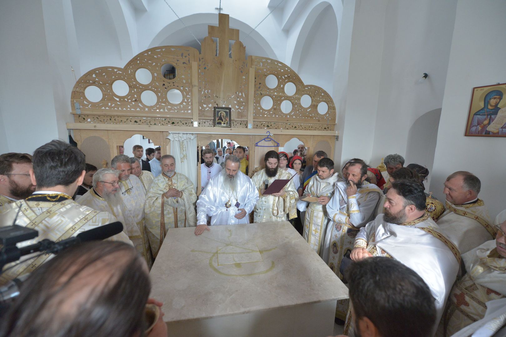 IPS Teofan la Parohia Drăgănești: „Va veni vremea când adevărații închinători se vor închina Tătălui iar aceasta este vremea Bisericii, a creștinilor”