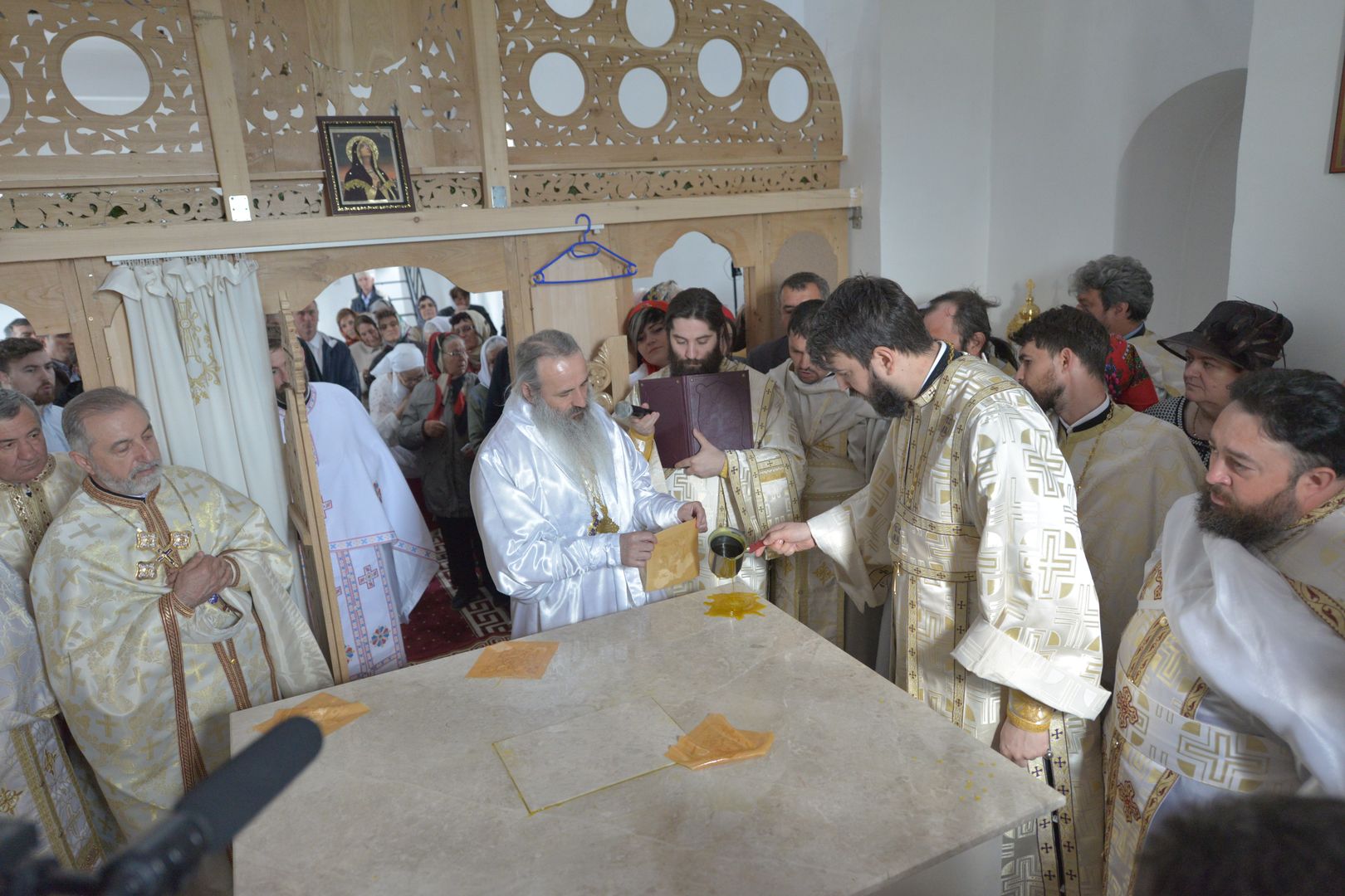 IPS Teofan la Parohia Drăgănești: „Va veni vremea când adevărații închinători se vor închina Tătălui iar aceasta este vremea Bisericii, a creștinilor”