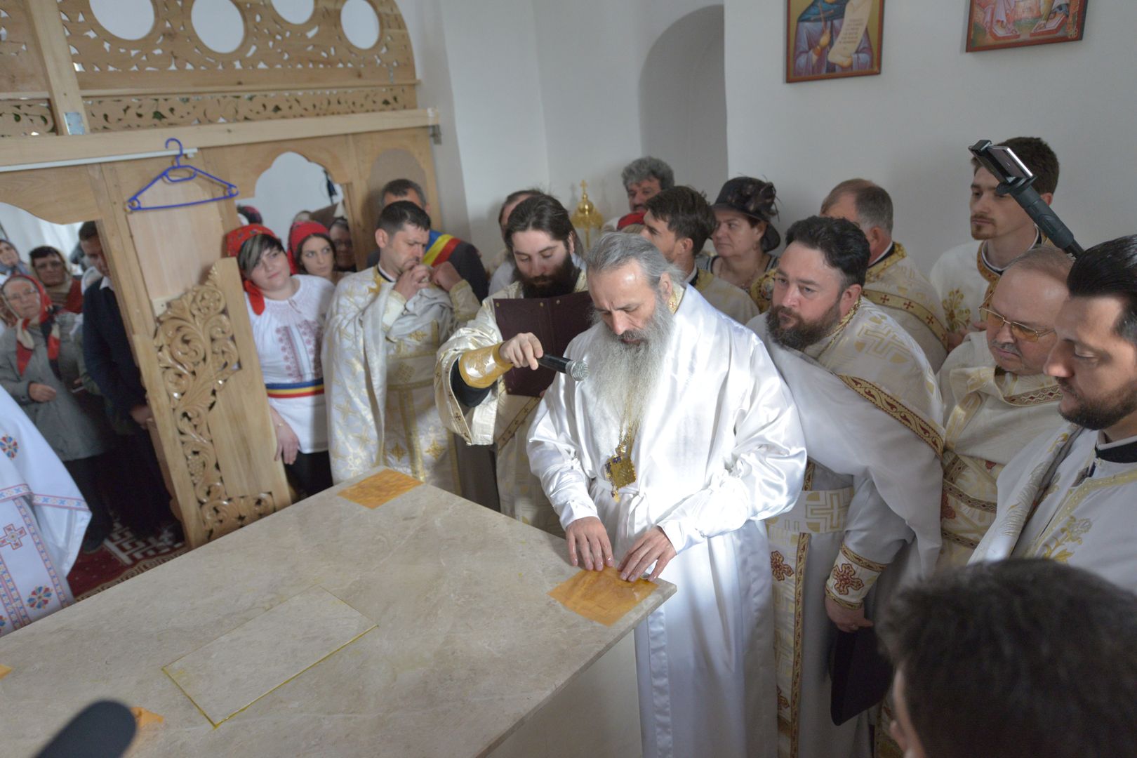 IPS Teofan la Parohia Drăgănești: „Va veni vremea când adevărații închinători se vor închina Tătălui iar aceasta este vremea Bisericii, a creștinilor”