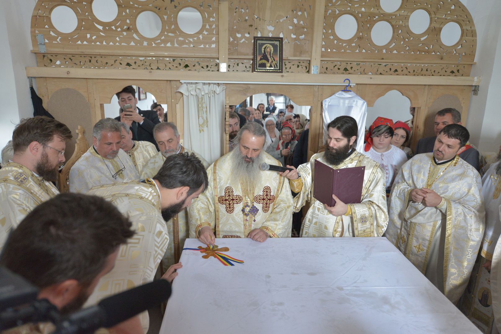 IPS Teofan la Parohia Drăgănești: „Va veni vremea când adevărații închinători se vor închina Tătălui iar aceasta este vremea Bisericii, a creștinilor”