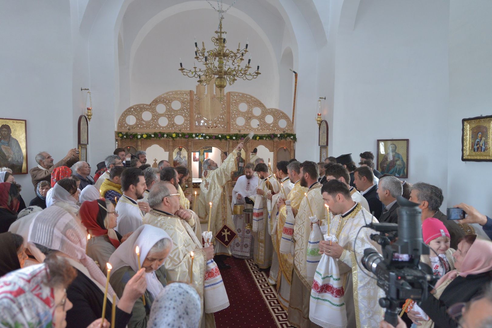 IPS Teofan la Parohia Drăgănești: „Va veni vremea când adevărații închinători se vor închina Tătălui iar aceasta este vremea Bisericii, a creștinilor”