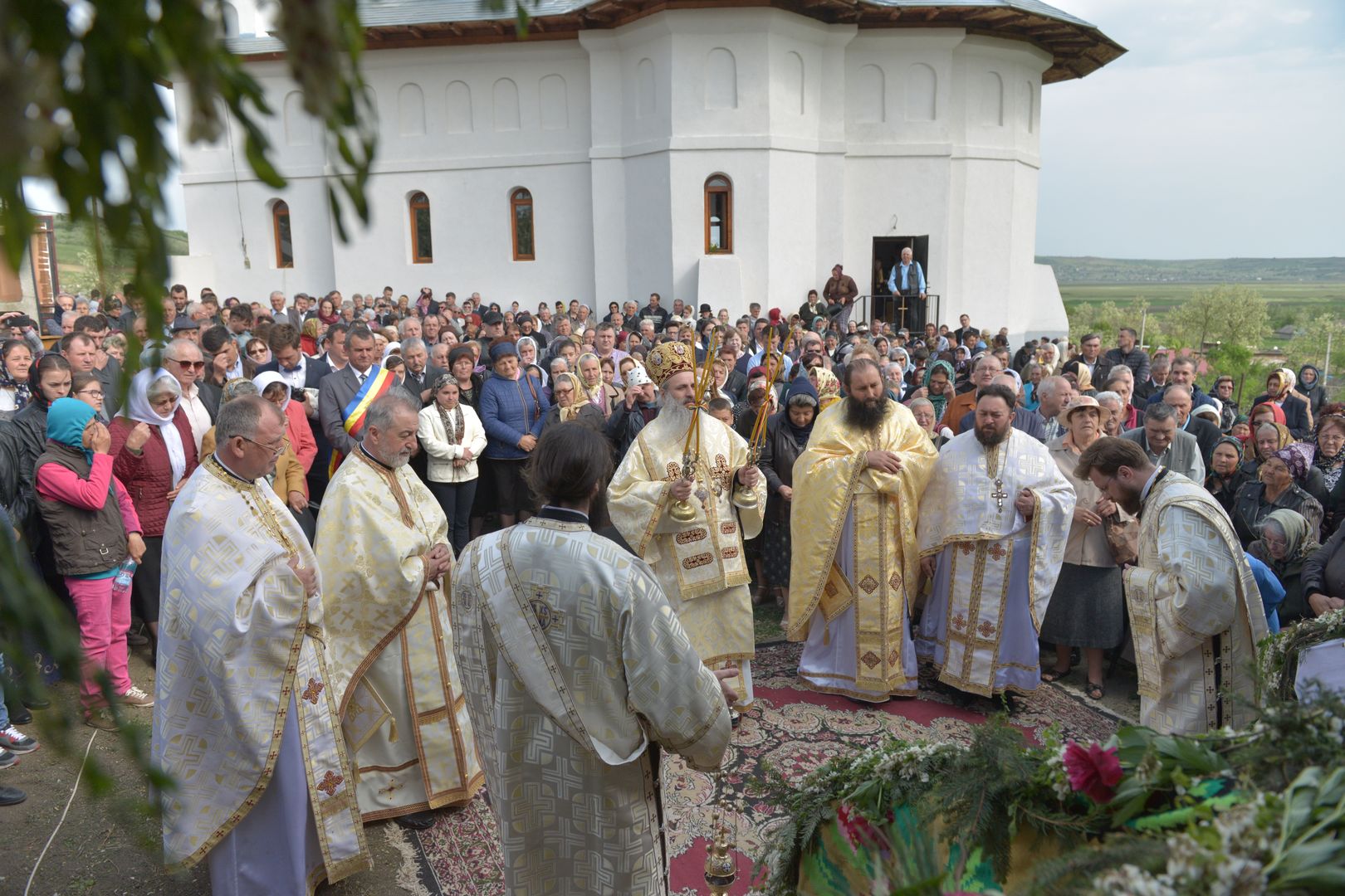 IPS Teofan la Parohia Drăgănești: „Va veni vremea când adevărații închinători se vor închina Tătălui iar aceasta este vremea Bisericii, a creștinilor”