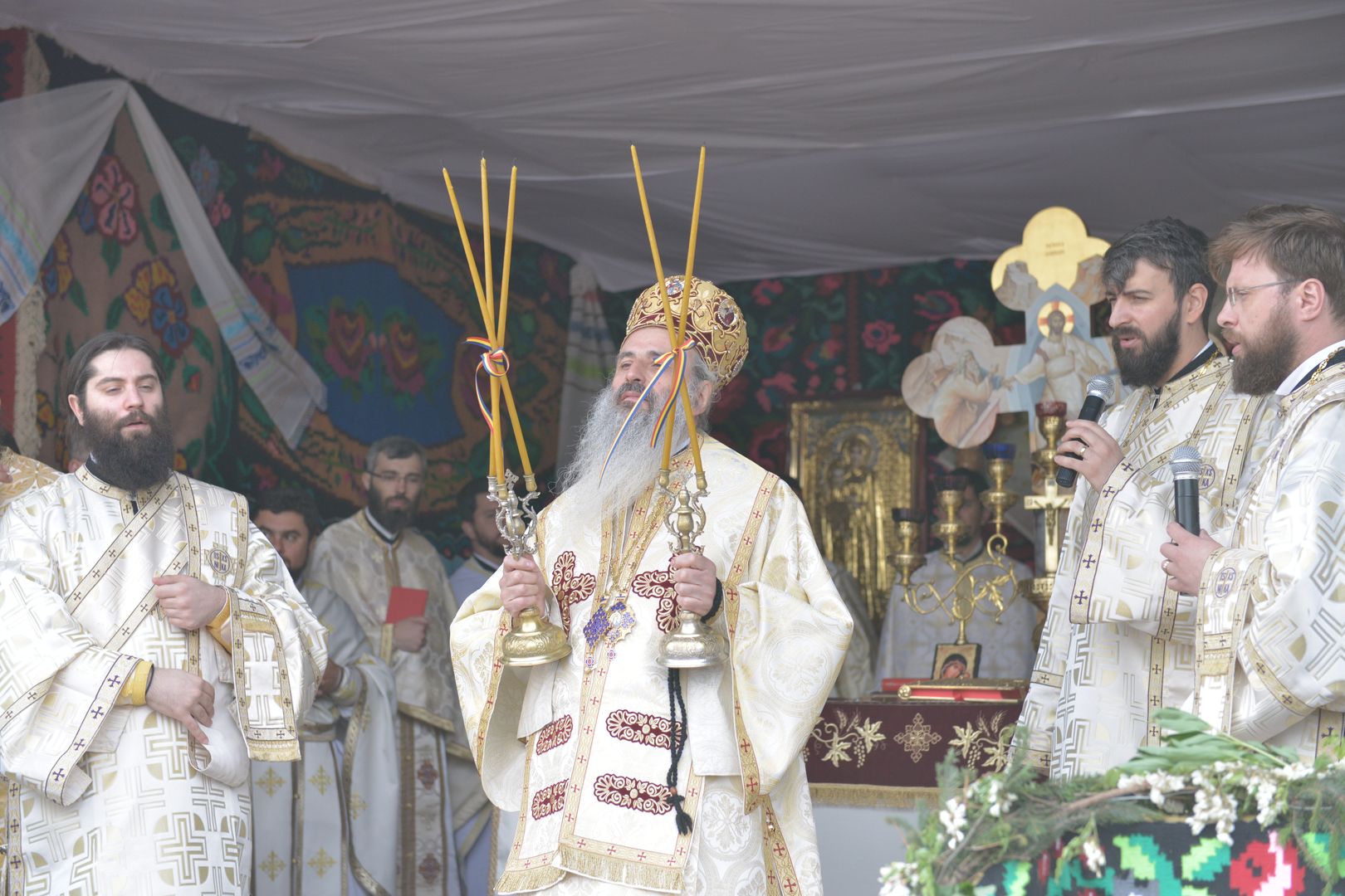 IPS Teofan la Parohia Drăgănești: „Va veni vremea când adevărații închinători se vor închina Tătălui iar aceasta este vremea Bisericii, a creștinilor”