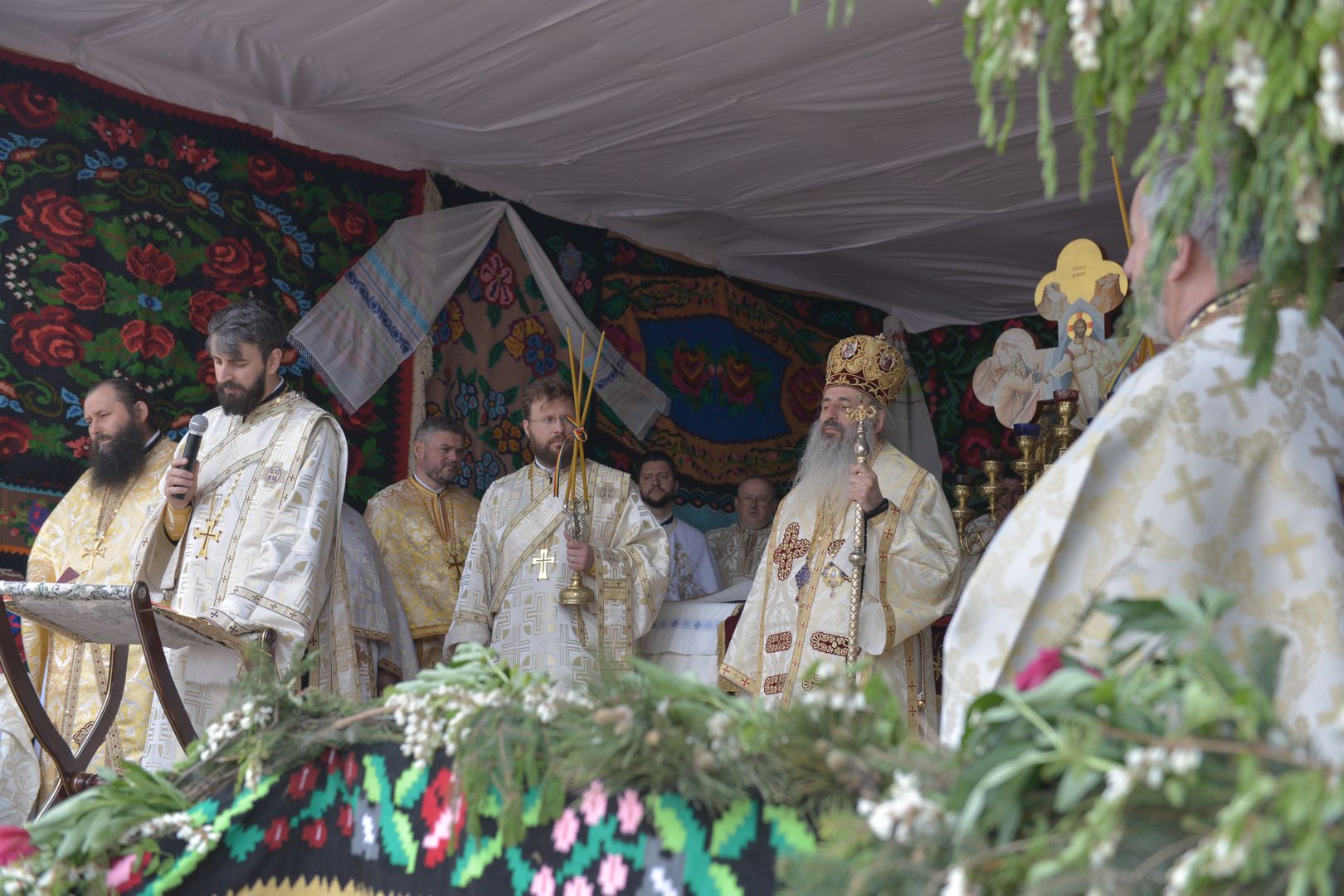 IPS Teofan la Parohia Drăgănești: „Va veni vremea când adevărații închinători se vor închina Tătălui iar aceasta este vremea Bisericii, a creștinilor”