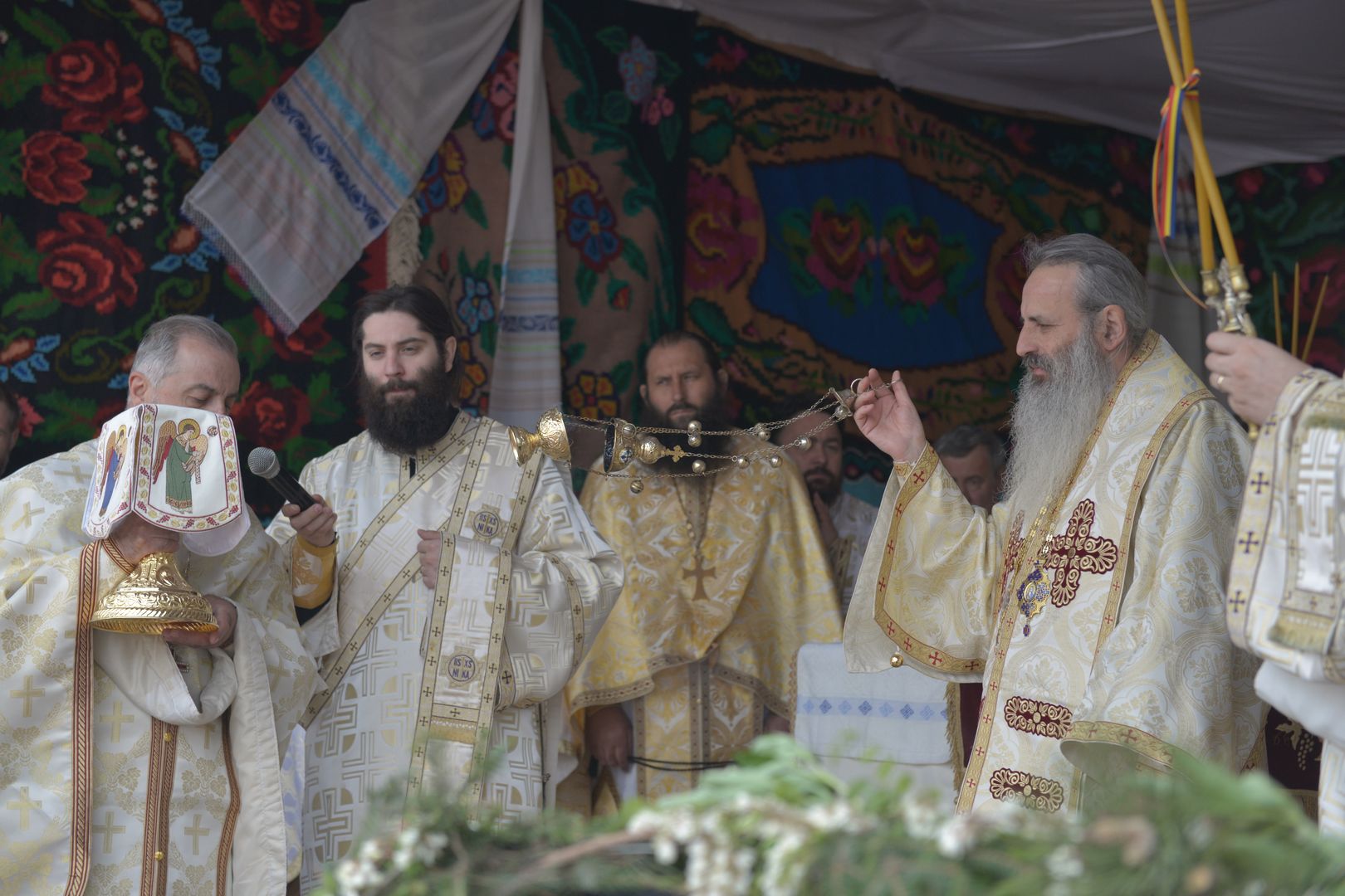 IPS Teofan la Parohia Drăgănești: „Va veni vremea când adevărații închinători se vor închina Tătălui iar aceasta este vremea Bisericii, a creștinilor”