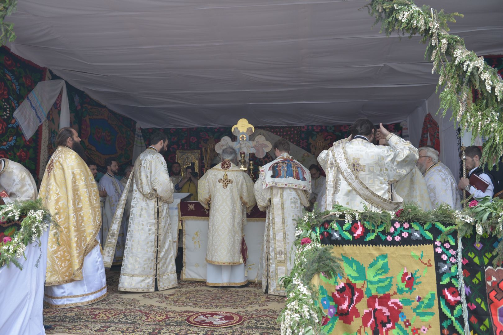 IPS Teofan la Parohia Drăgănești: „Va veni vremea când adevărații închinători se vor închina Tătălui iar aceasta este vremea Bisericii, a creștinilor”